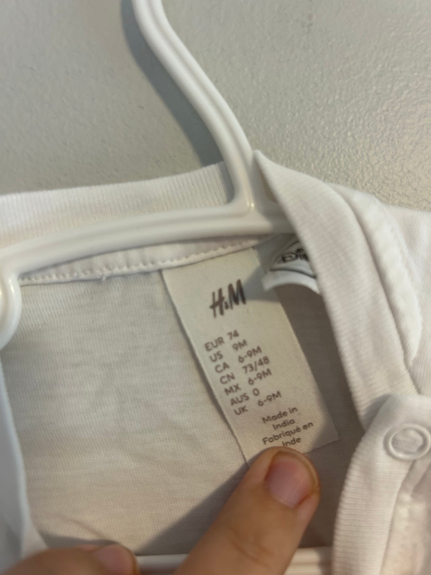 H&M 6/9m white Minnie & Daisy tshirt