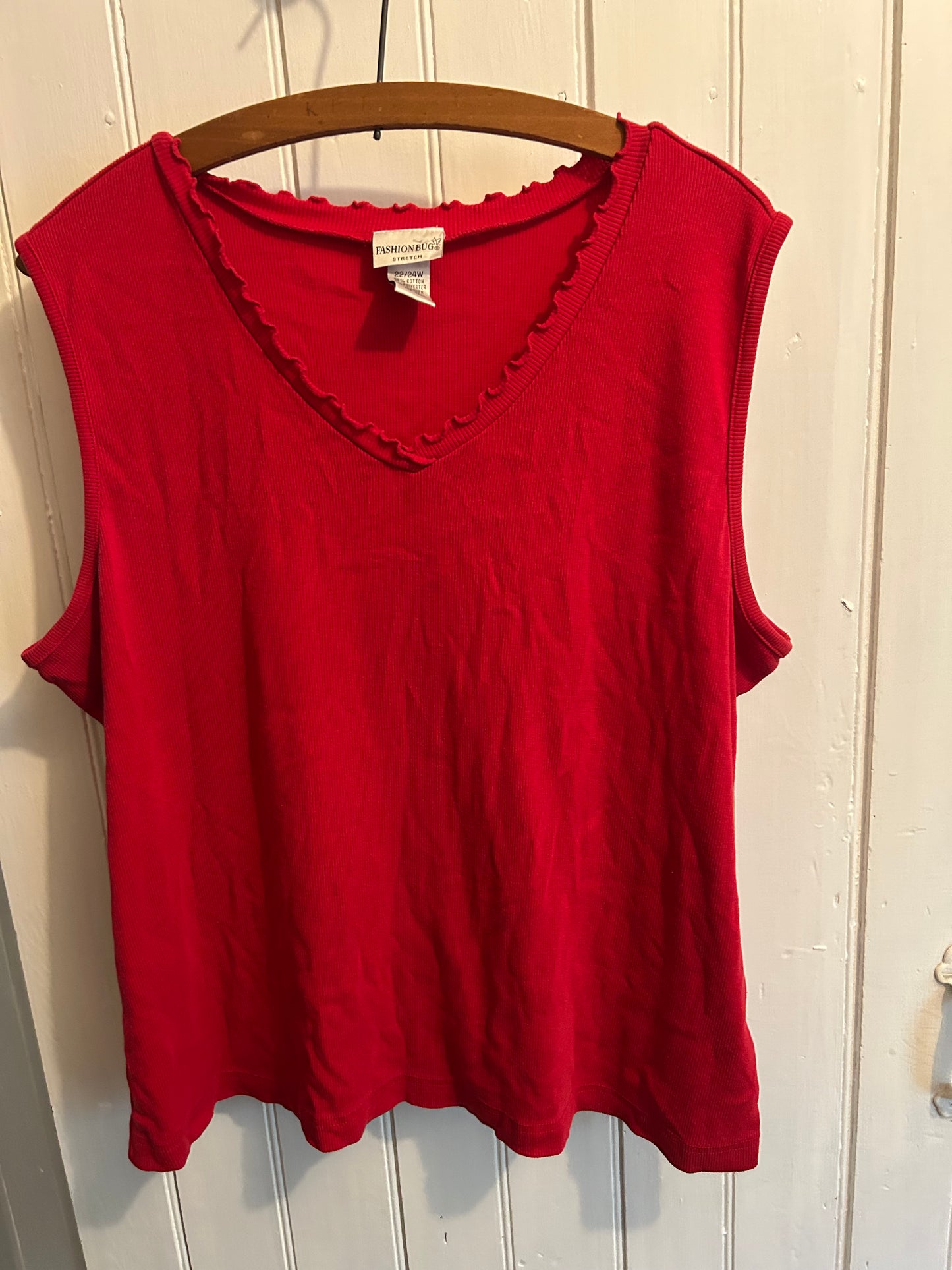 Fashion bug 22/24W red scalloped tank top