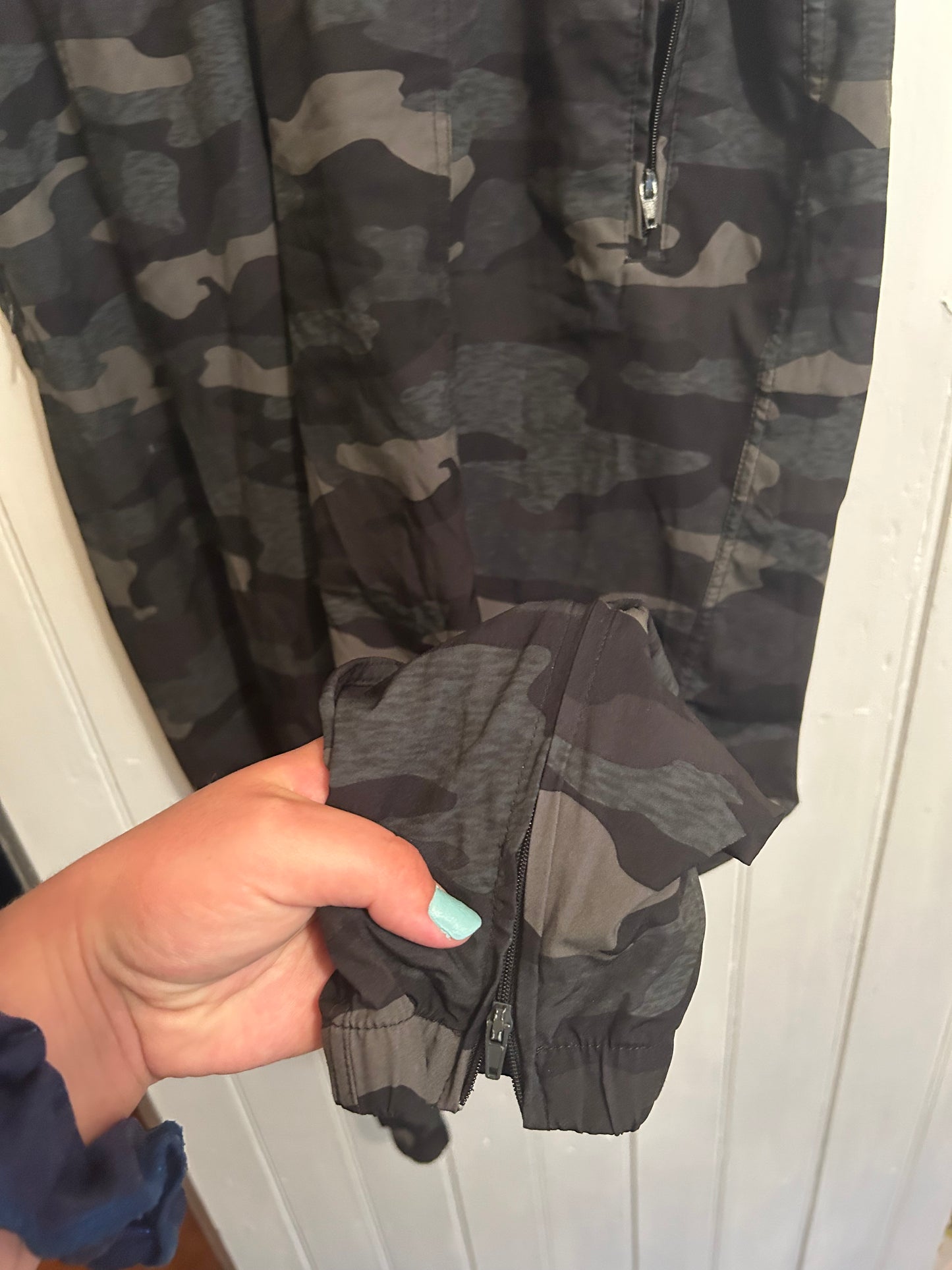 Old navy active large neutral camo joggers