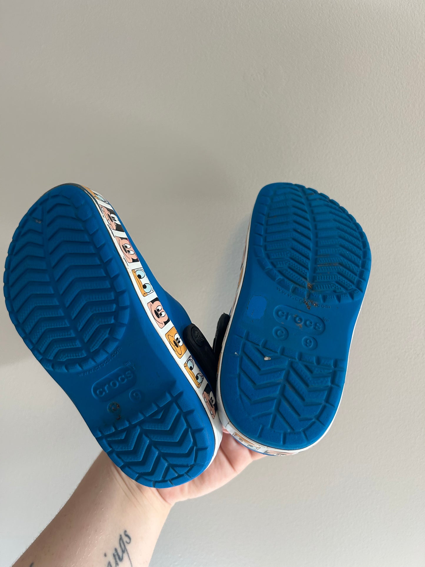 Crocs C9 blue Disney shoes