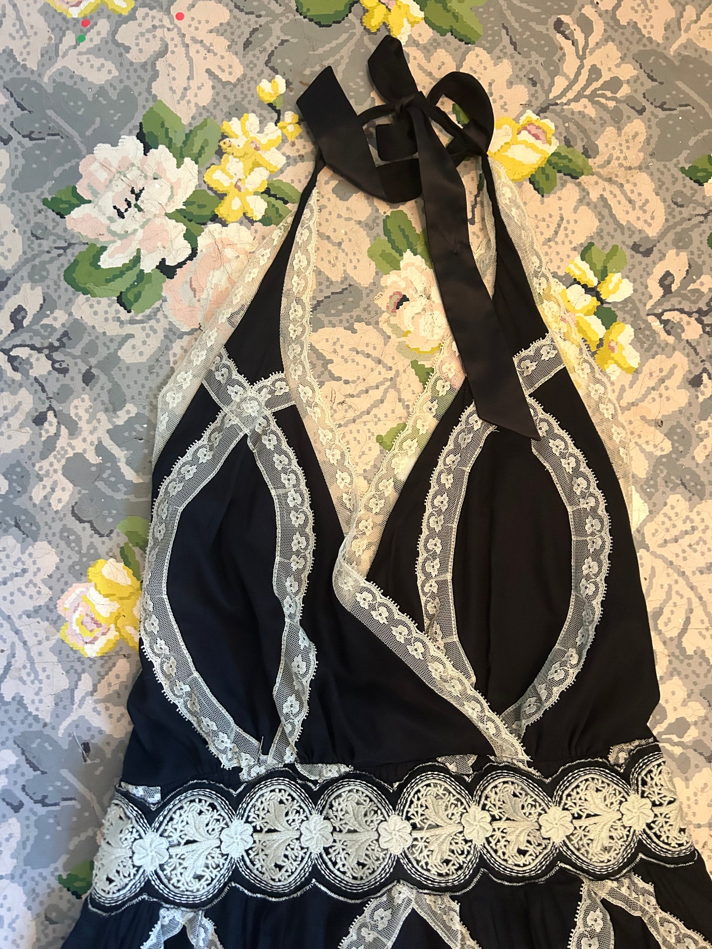 Guess by Marciano medium black silk white lace open back halter mini dress