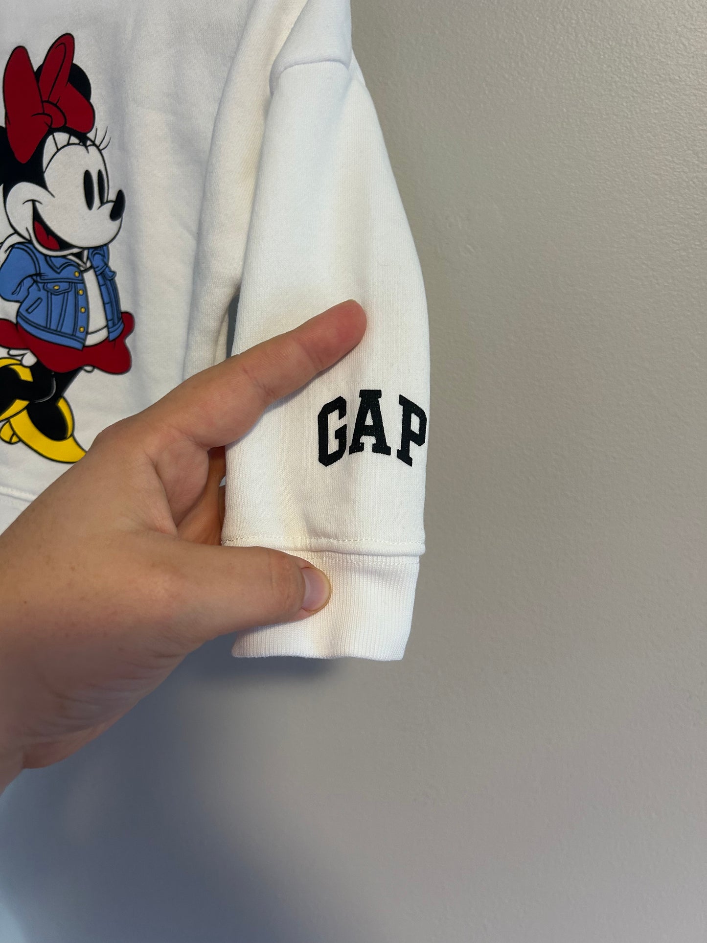 Gap 6/12m white Minnie crew neck sweater