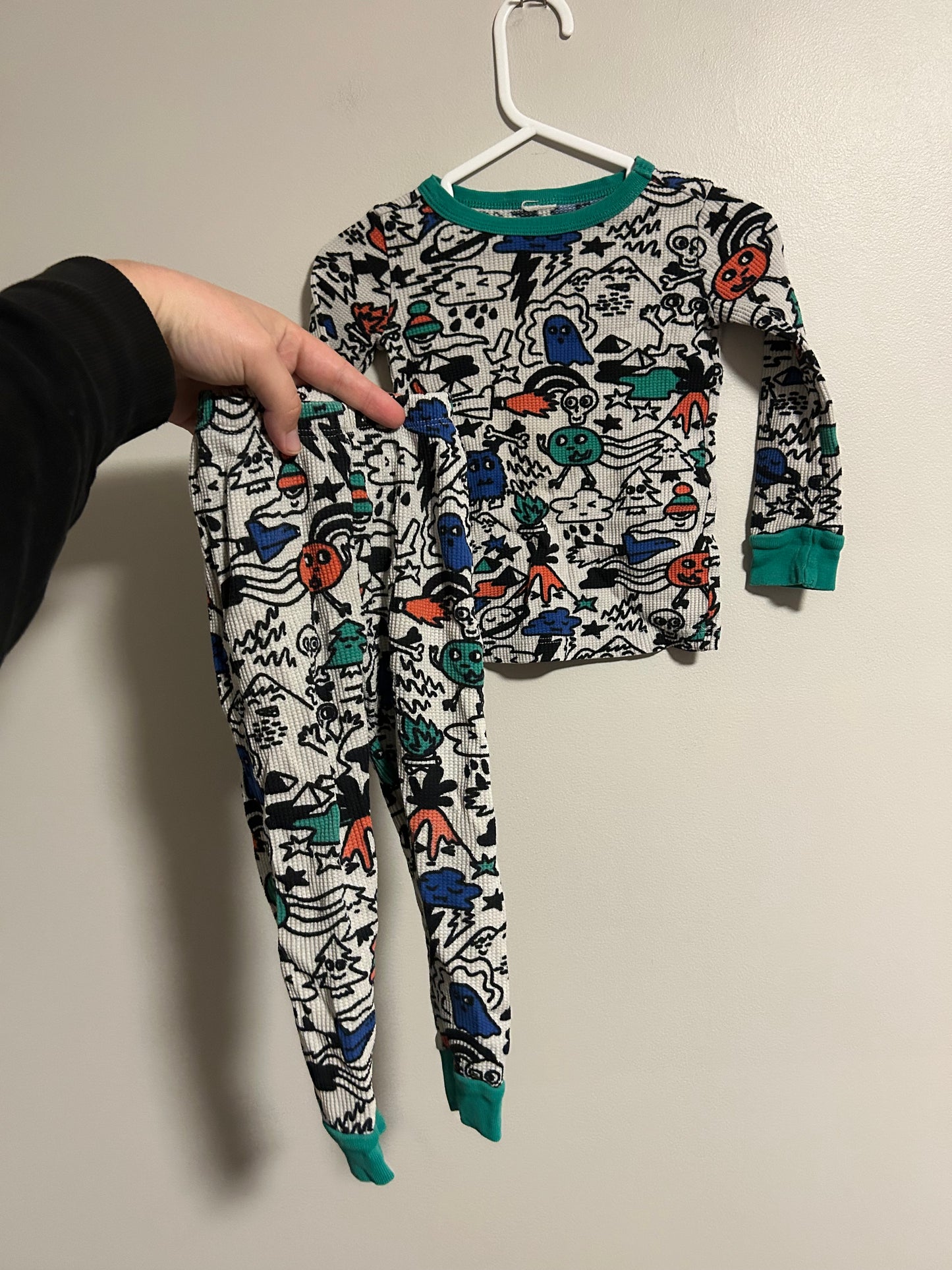 Gymboree 2t alien printed waffle knit 2pc set