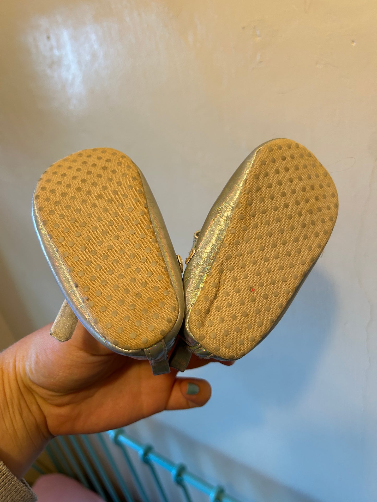 Joe fresh 4 silver flat shoes