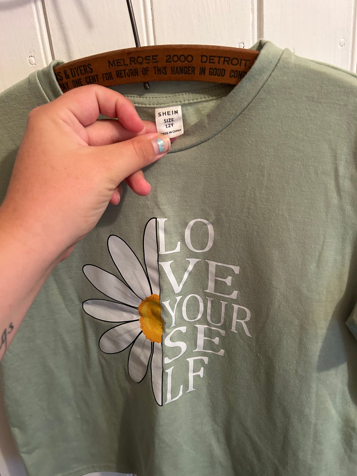 Shein girls 12 green daisy love tshirt