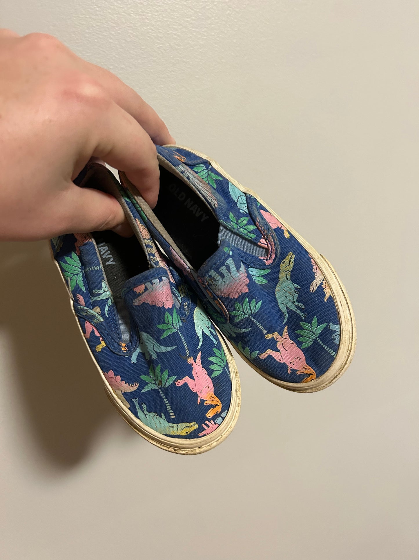 Old navy toddler 7 Dino shoes