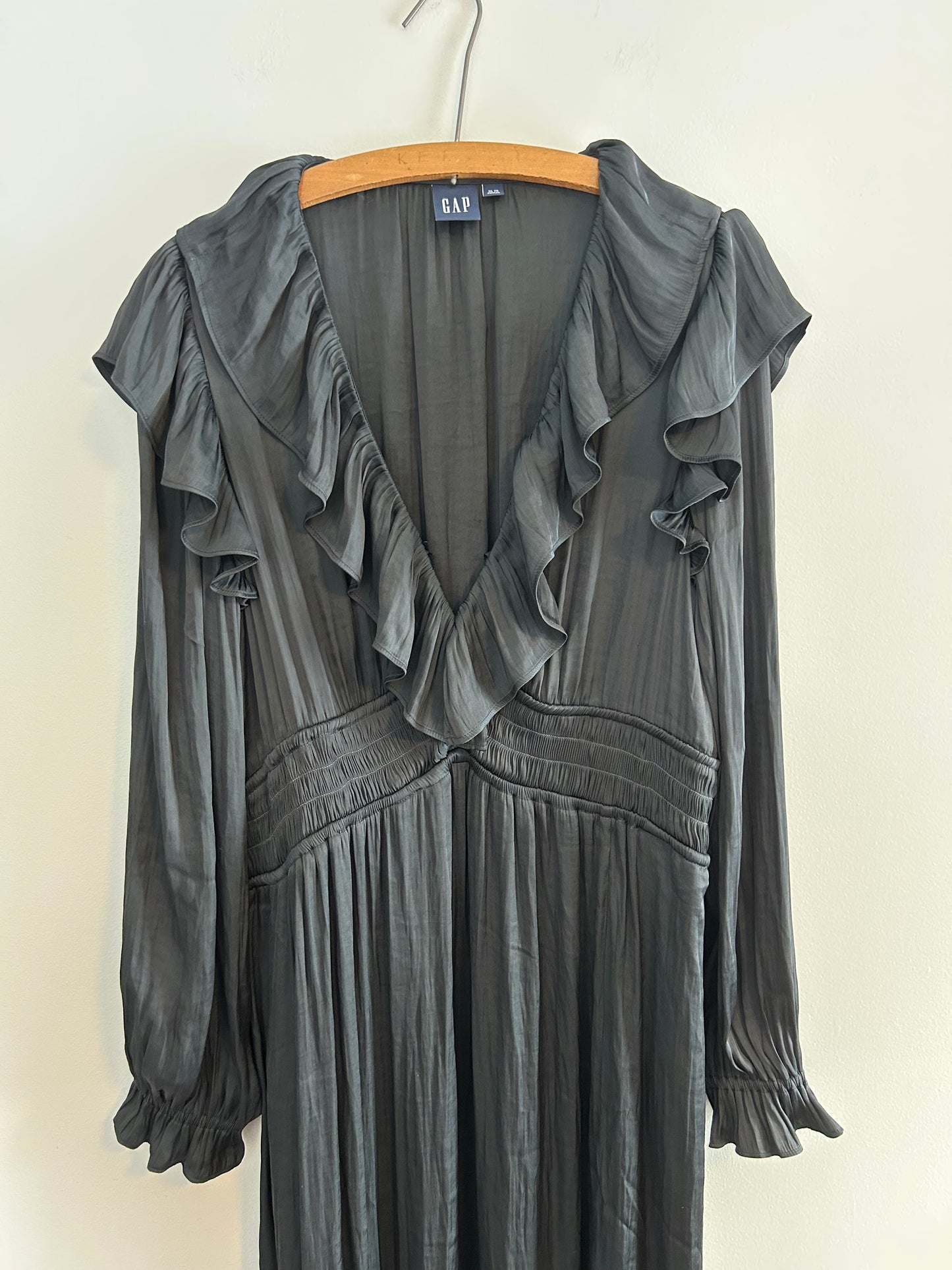Gap xl black vneck long sleeve maxi ruffle dress