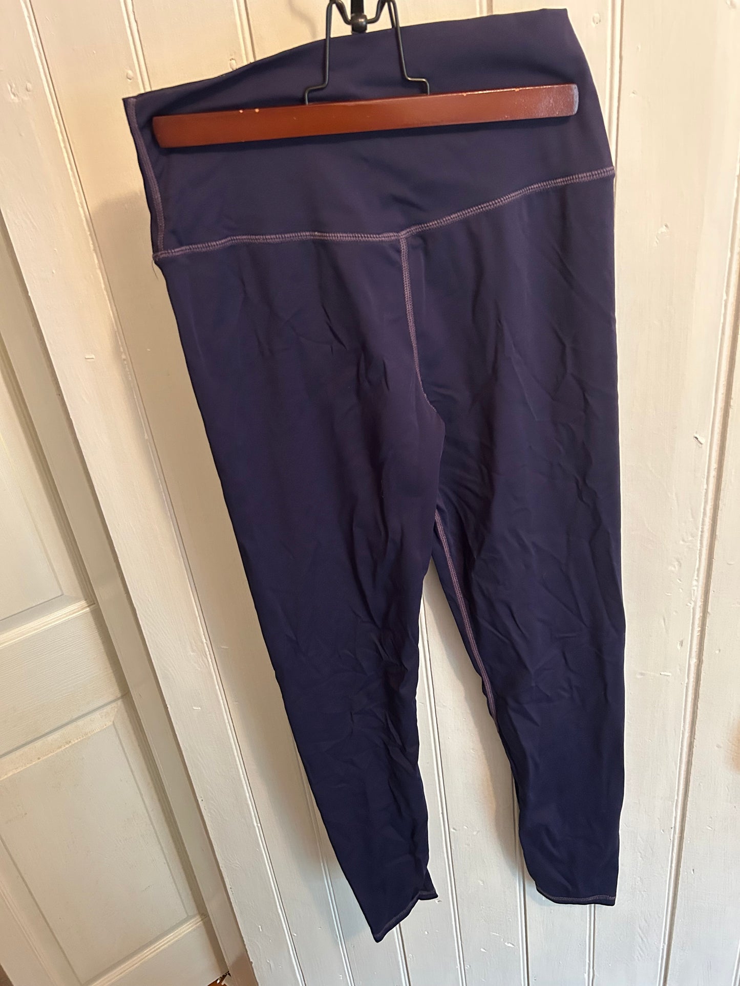 Pretty little things 6 navy athletic leggings