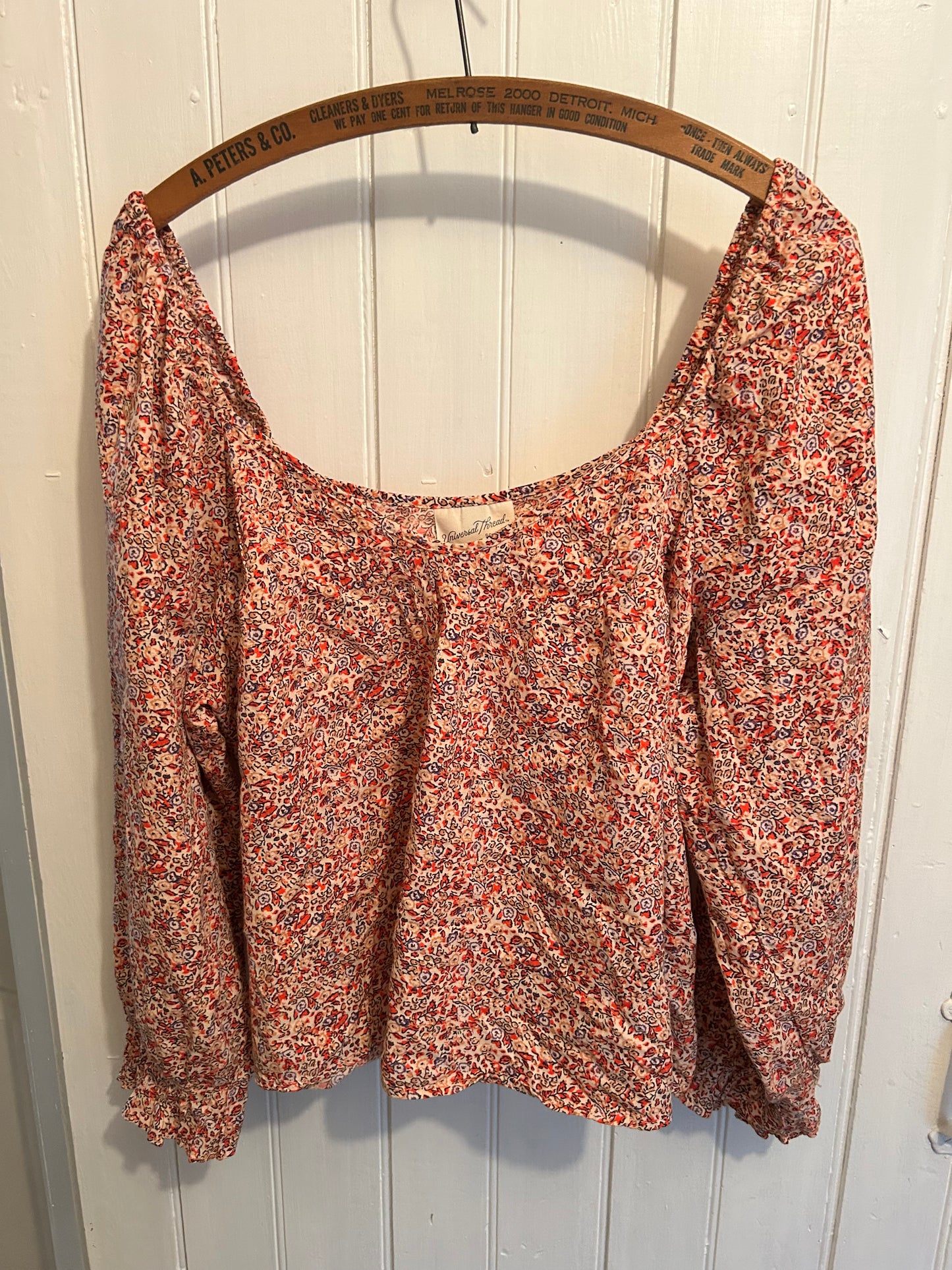 Universal threads xl red floral long sleeve sweetheart neckline blouse