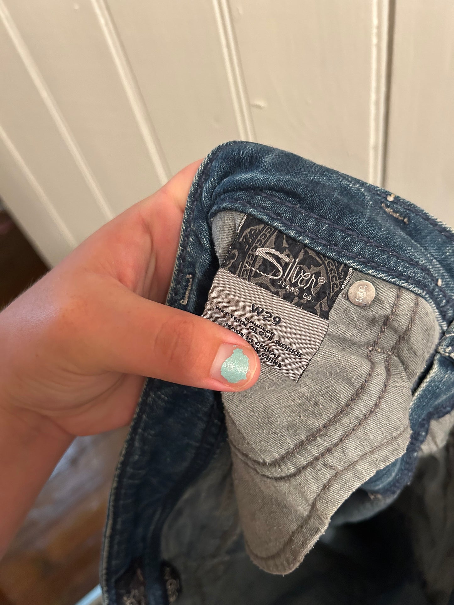 Silver jeans women’s 29 medium wash Bermuda denim shorts