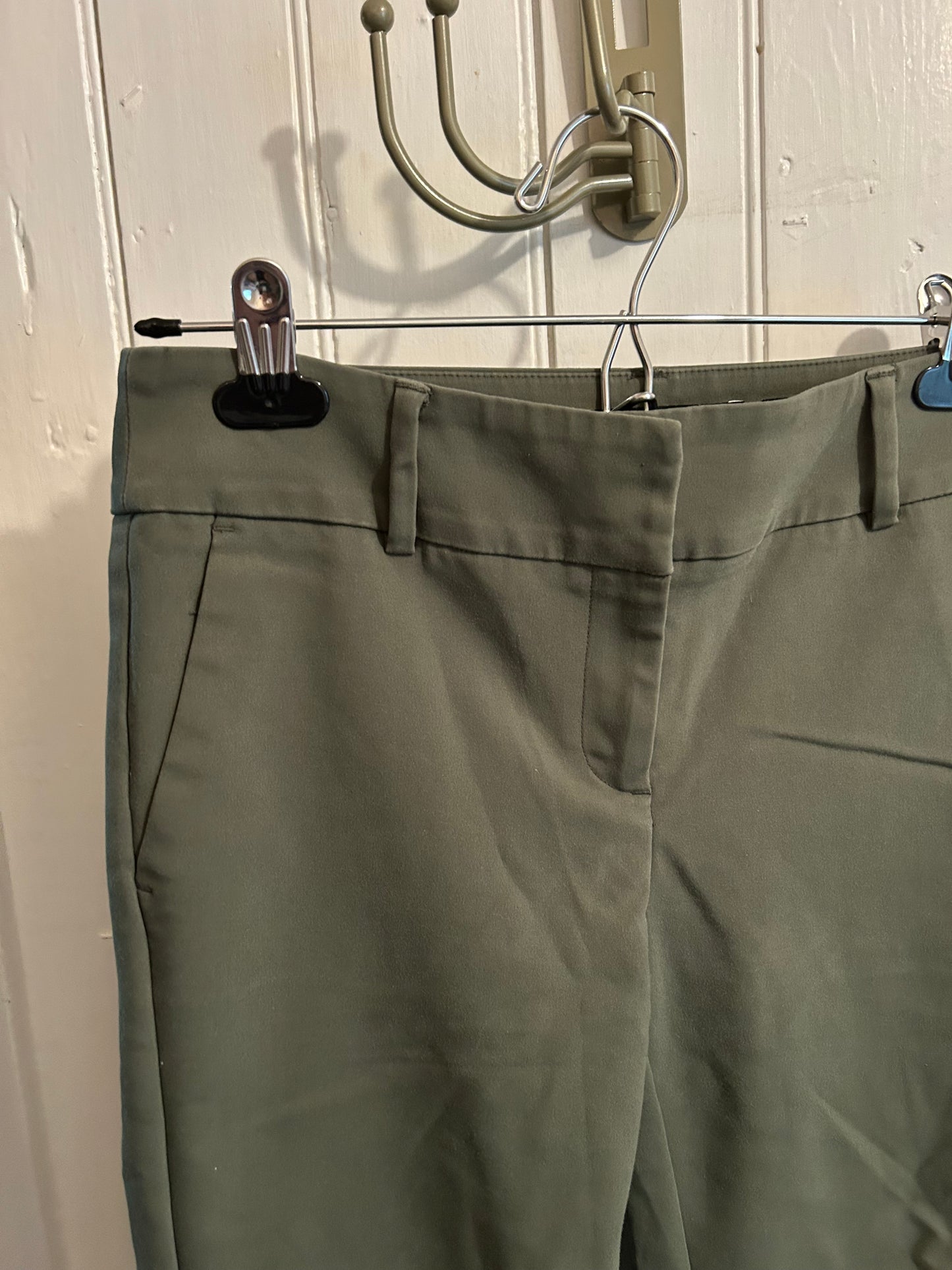RW&CO 4 olive green slim leg capris