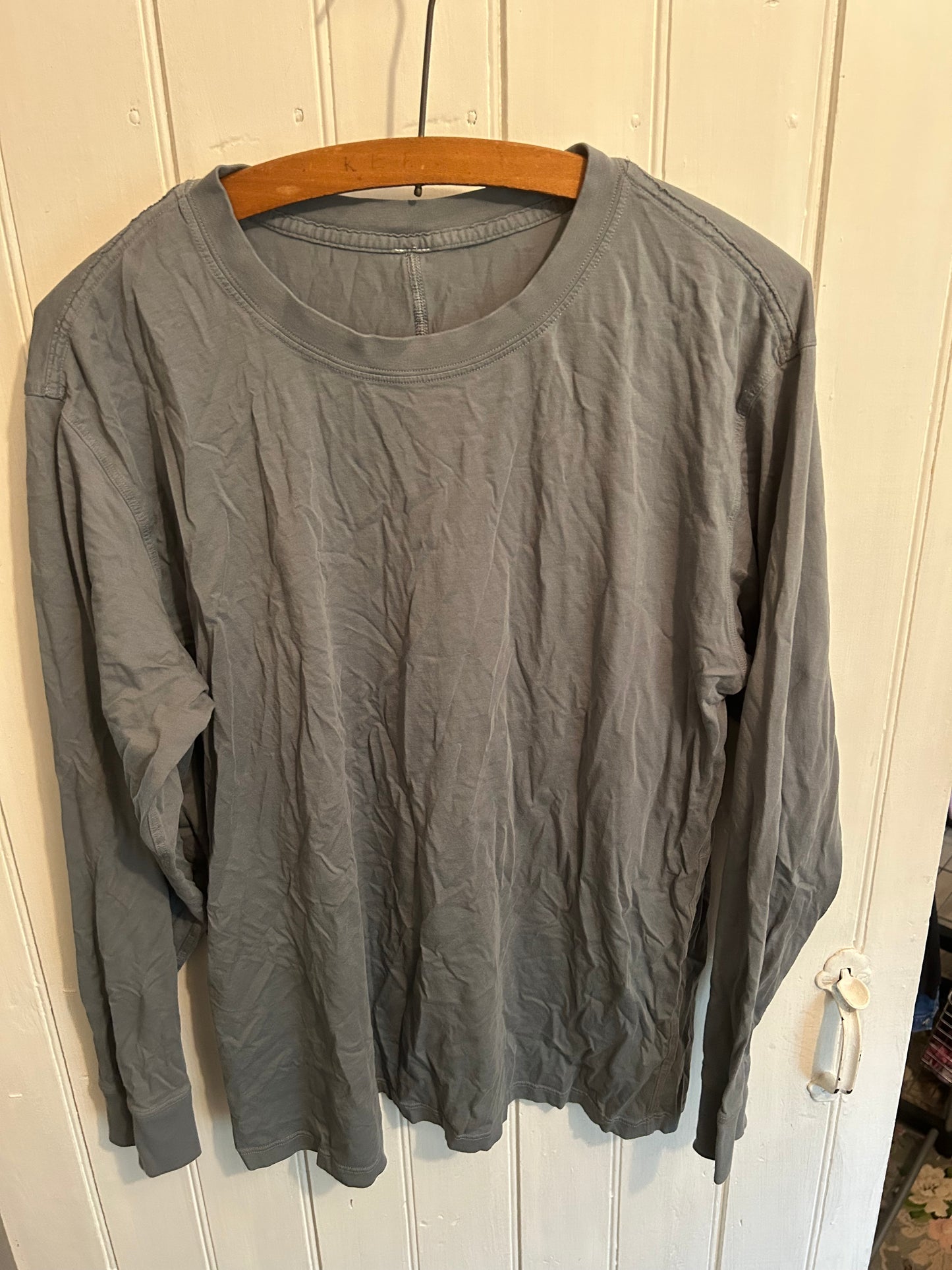 Lululemon 8/10 light blue long sleeve loose fit shirt