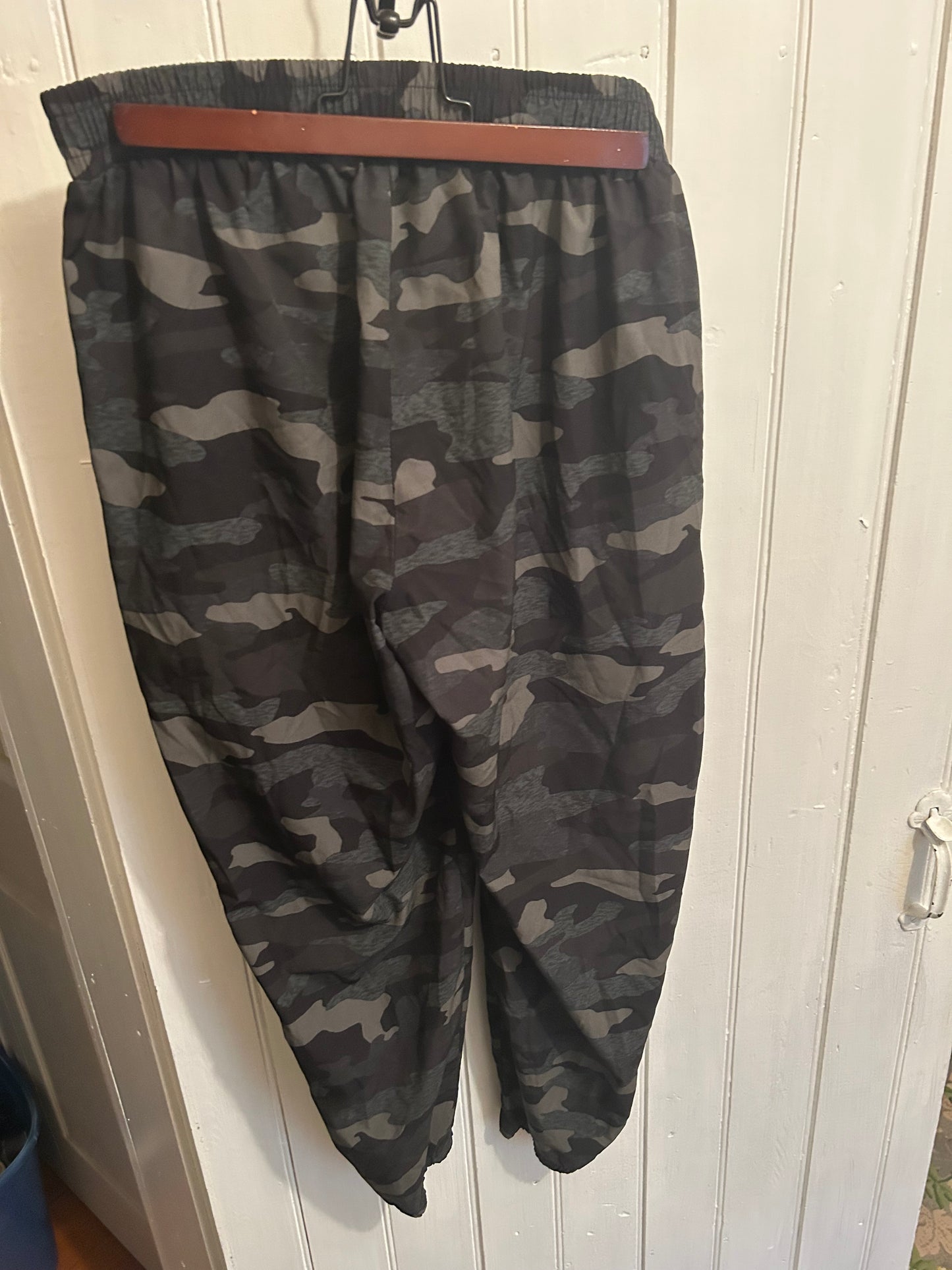 Old navy active large neutral camo joggers