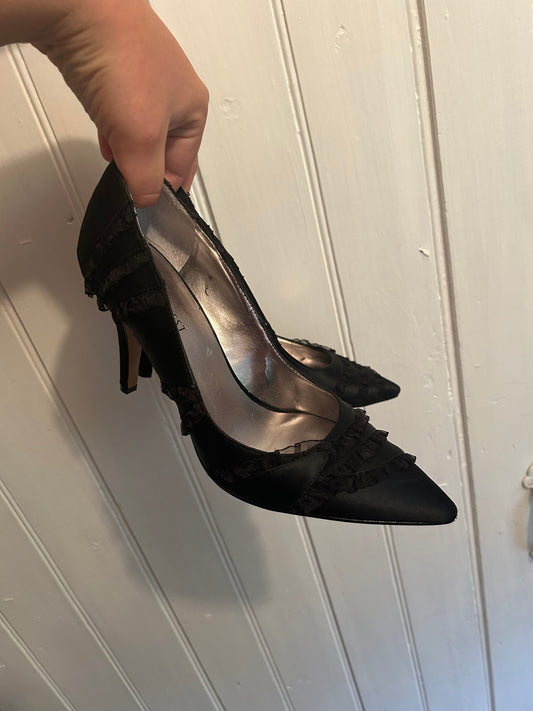 Nine West 7 black ruffle heels