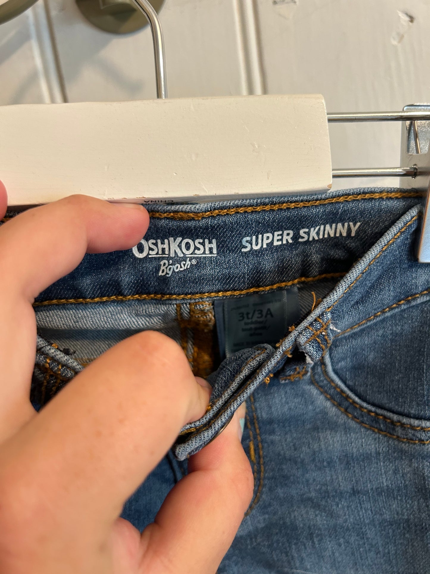 Oshkosh 3t light wash skinny jeans