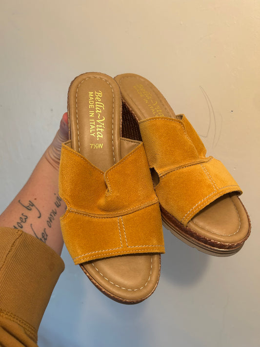 Bella Vita 7.5 orange suede wedge heel
