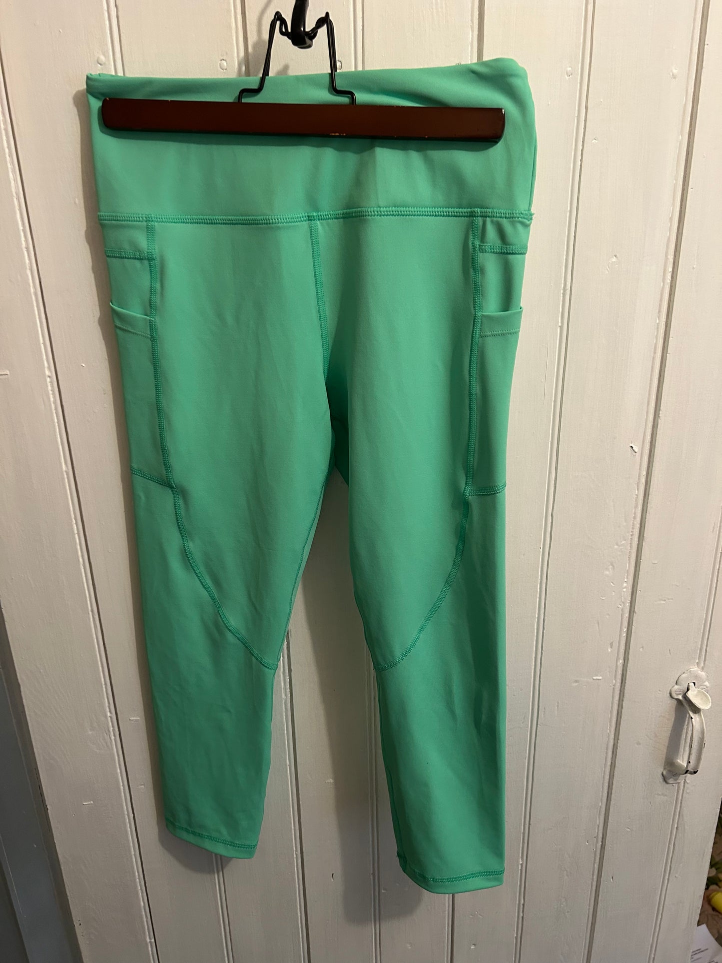 Zyia women’s 6/8 green 7/8 leggings