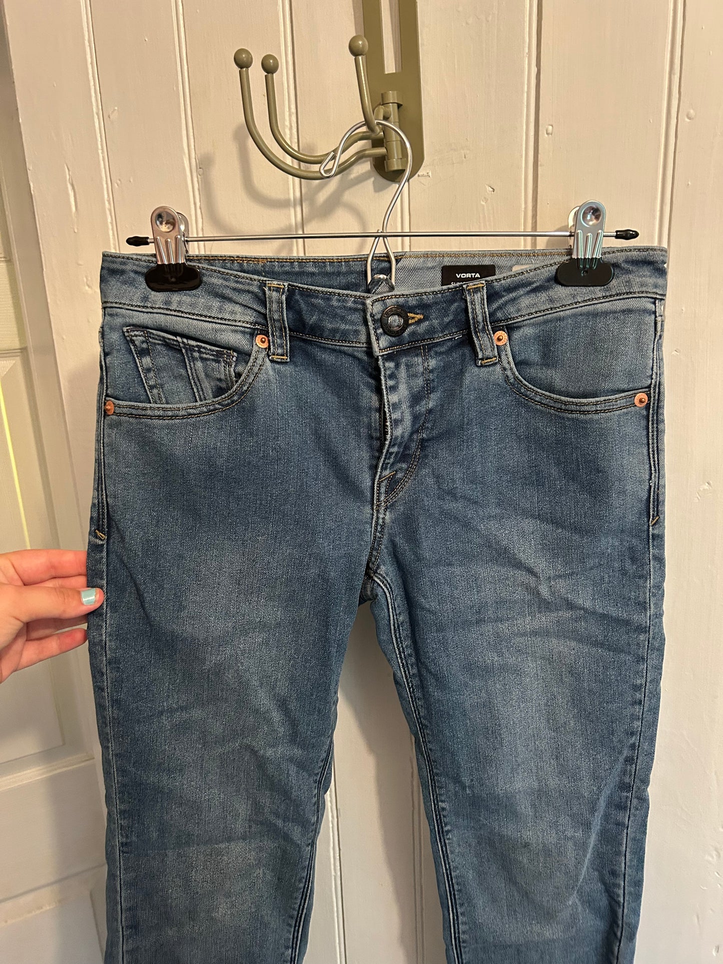 Volcom 29 light wash slim straight leg jeans