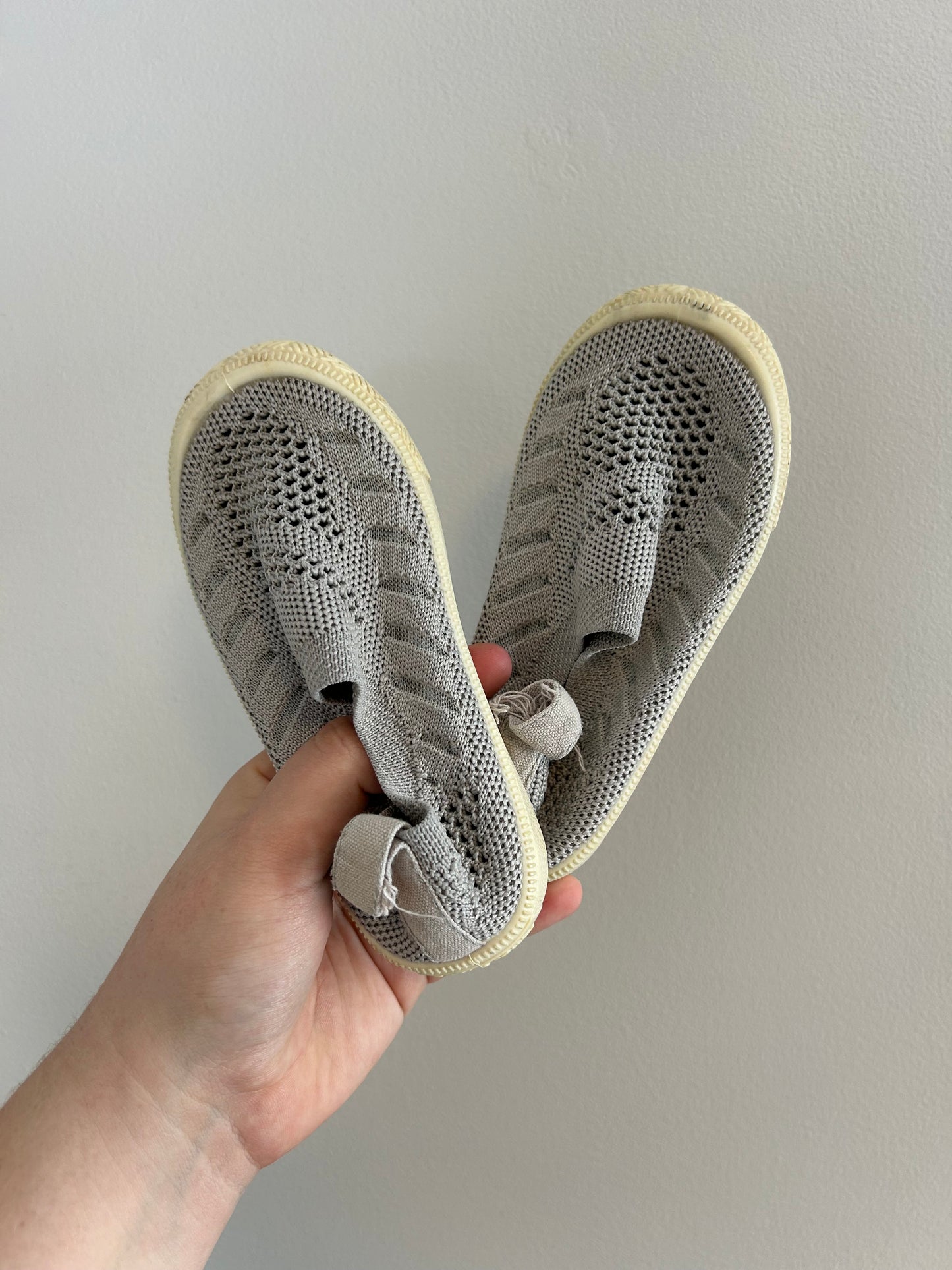 Jan & Jul toddler 8 grey mesh slip on shoes