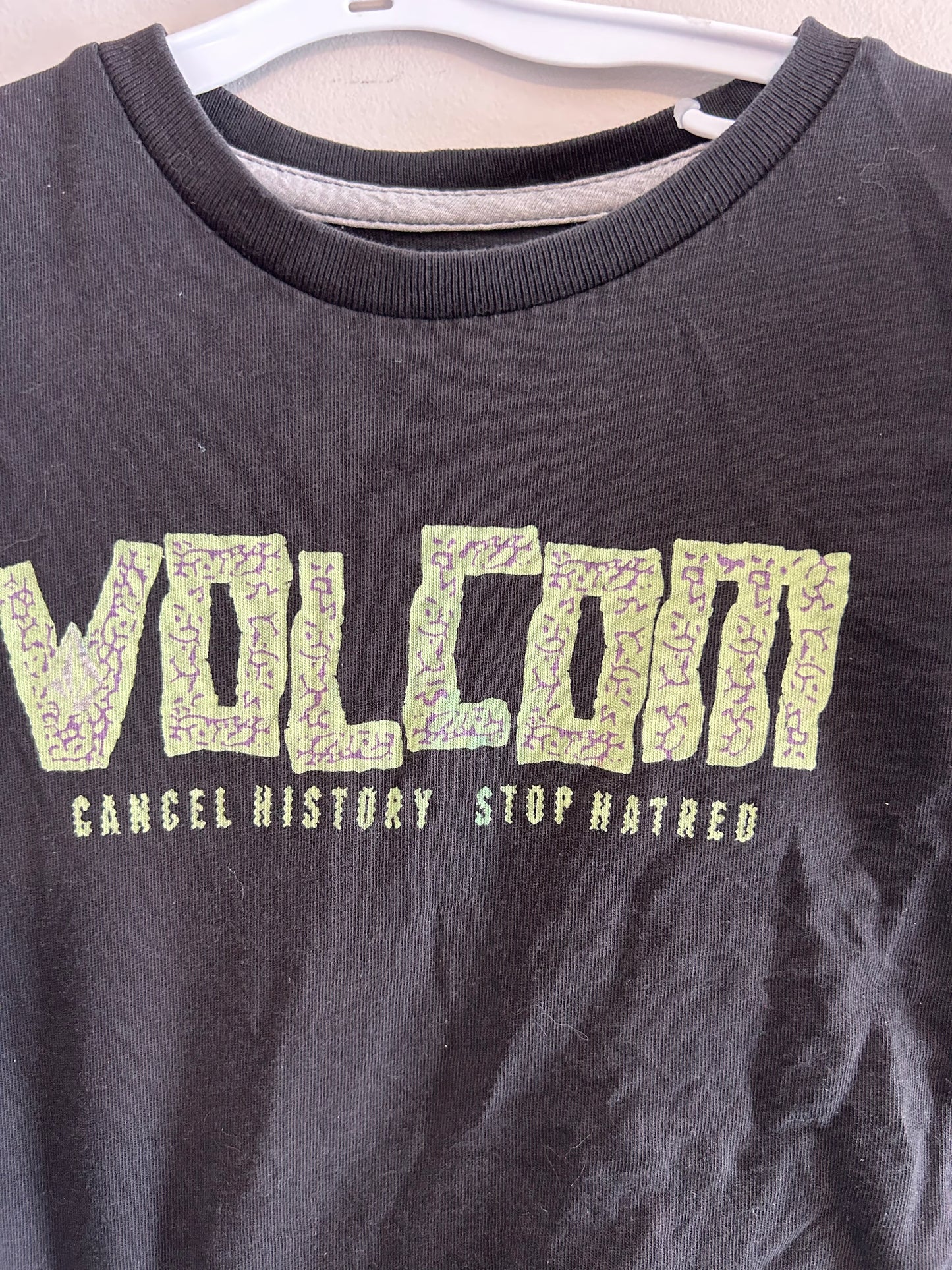 Volcom 2t grey & green graphic T-shirt