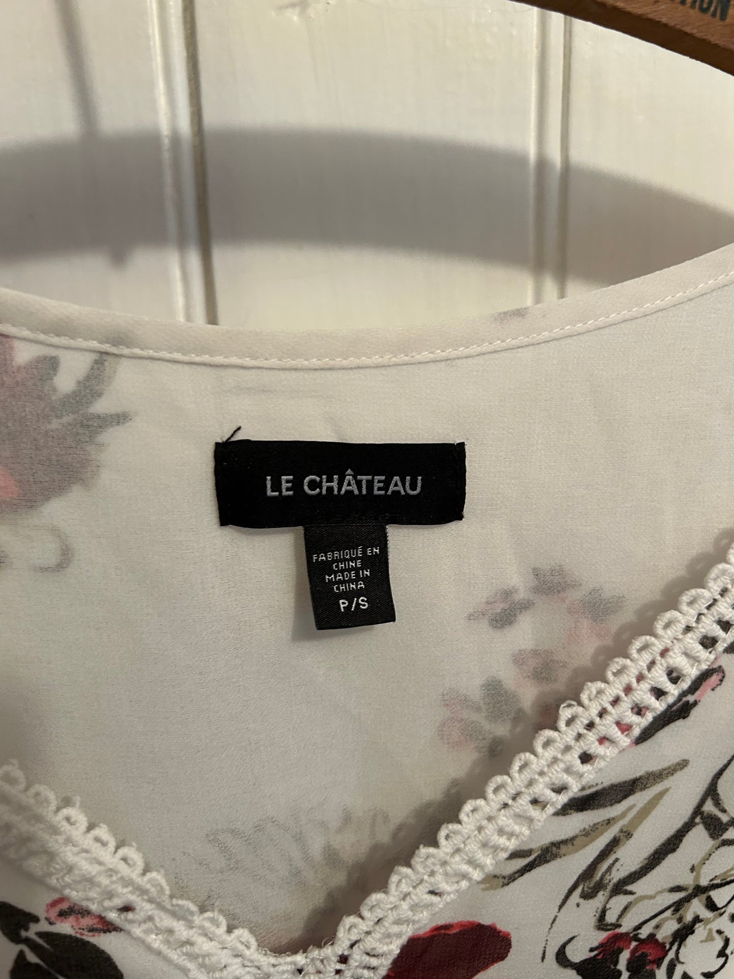 Le château small white & red floral flare sleeve blouse