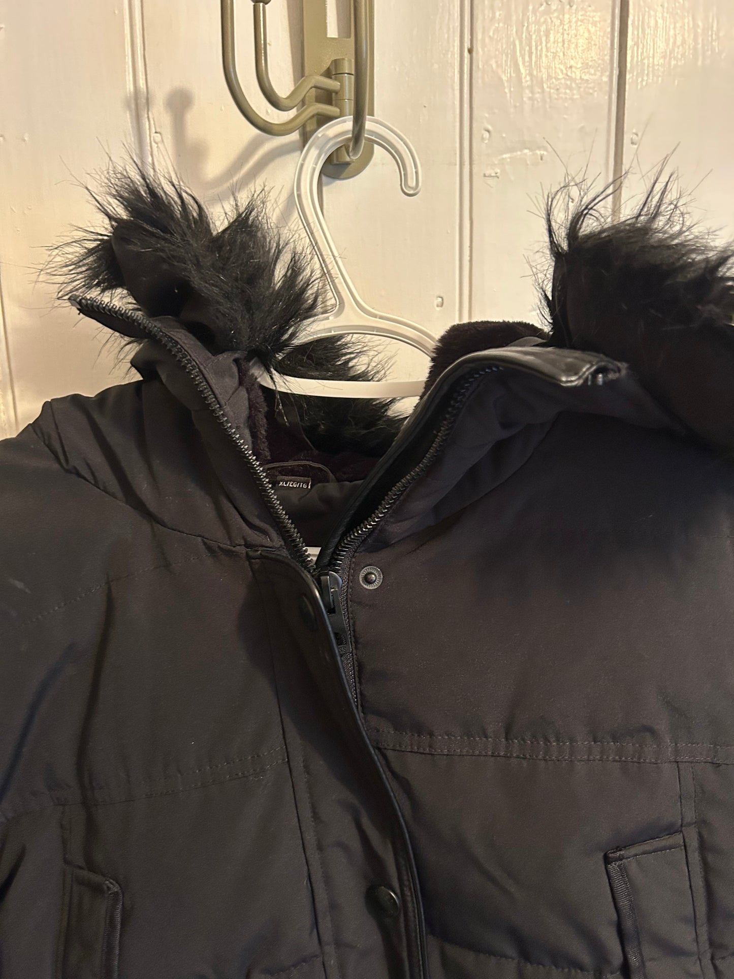 Guess xl black winter jacket