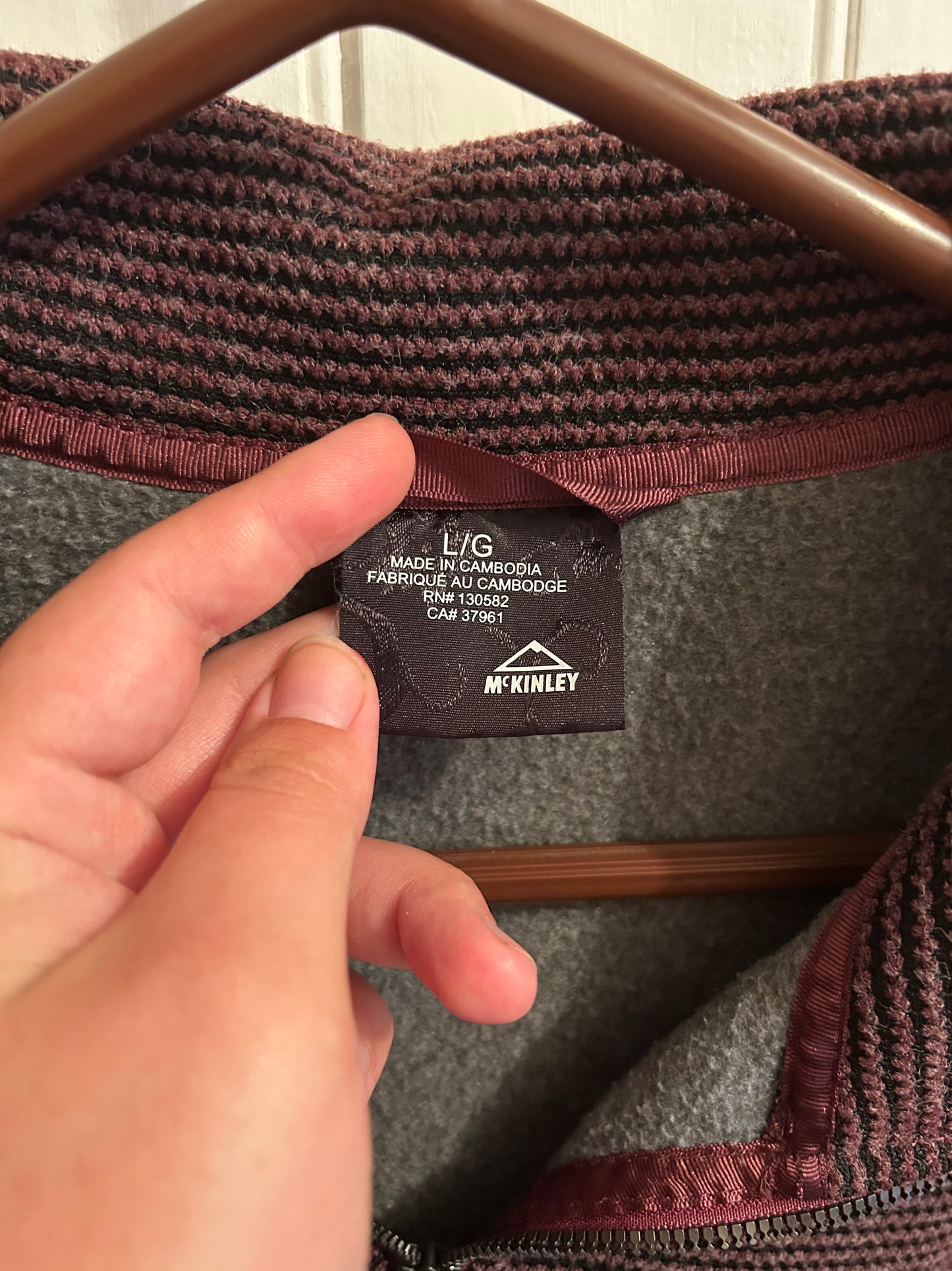 Mckinley large burgundy rib knit lightweight jacket