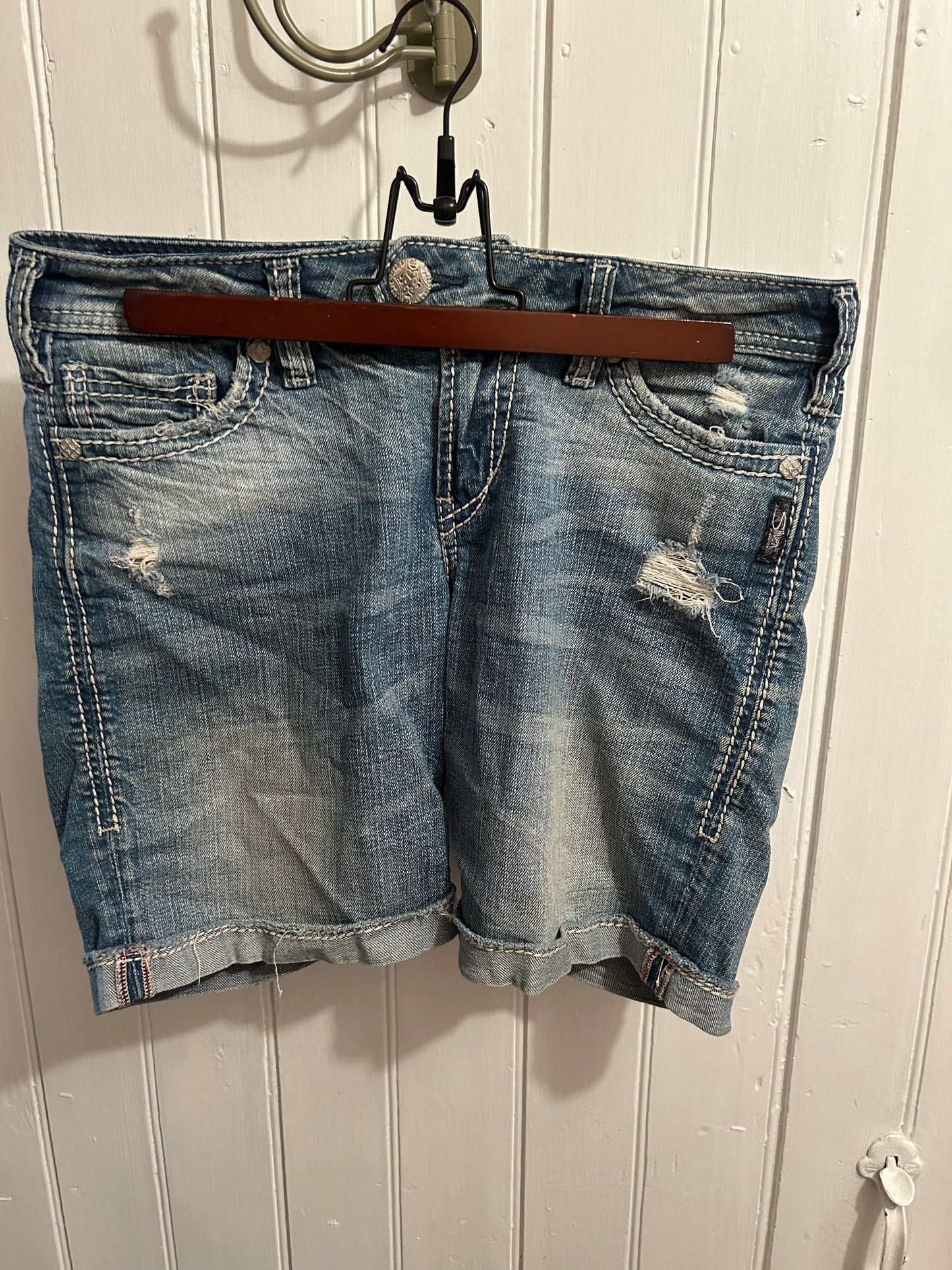 Silver jeans women’s 29 medium wash Bermuda denim shorts