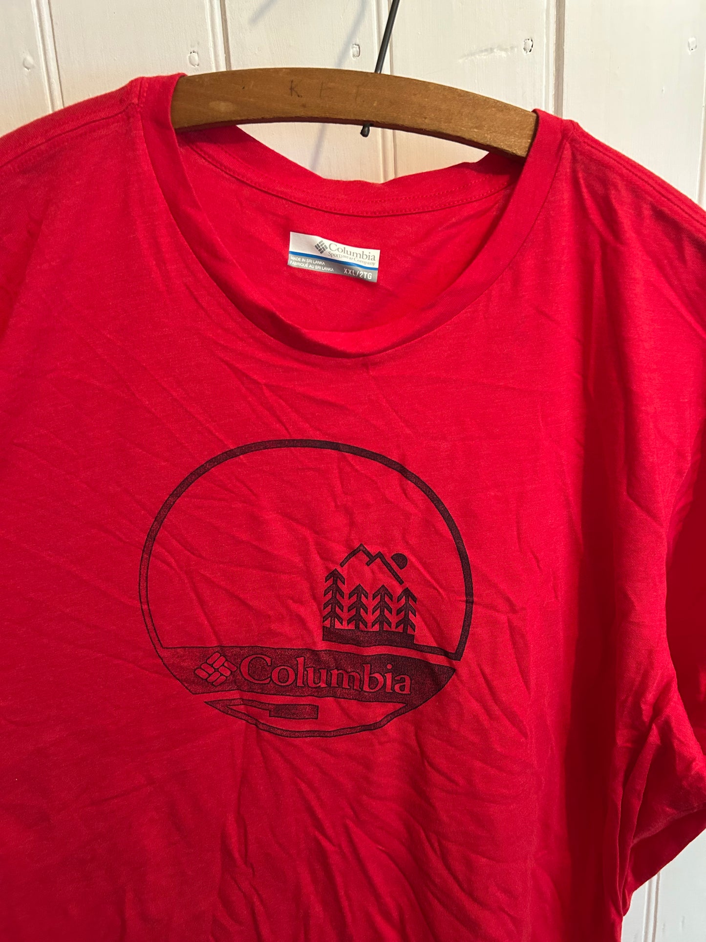 Columbia Xxl red graphic T-shirt