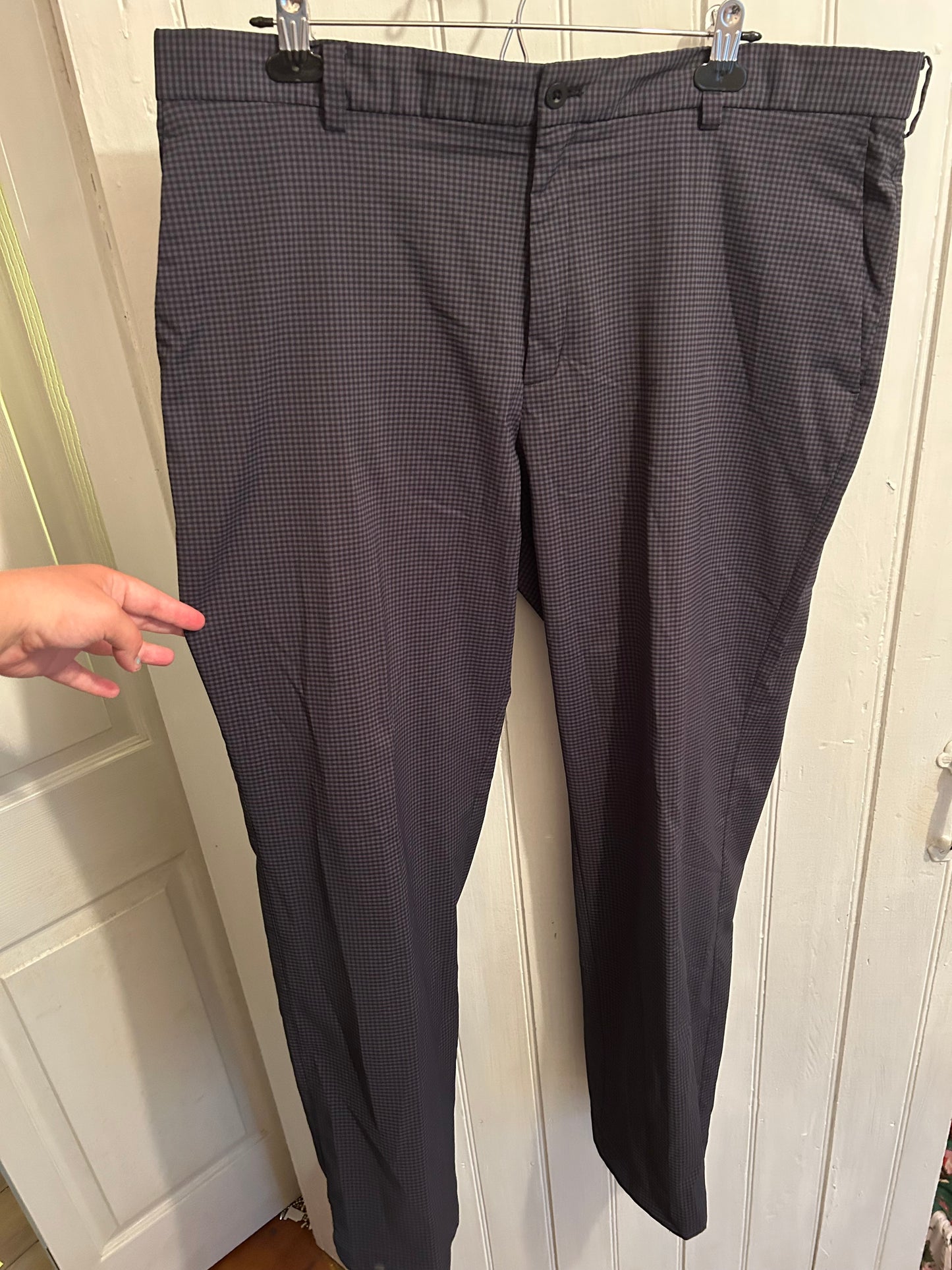 Nike men’s 40x32 black checkered golf pants