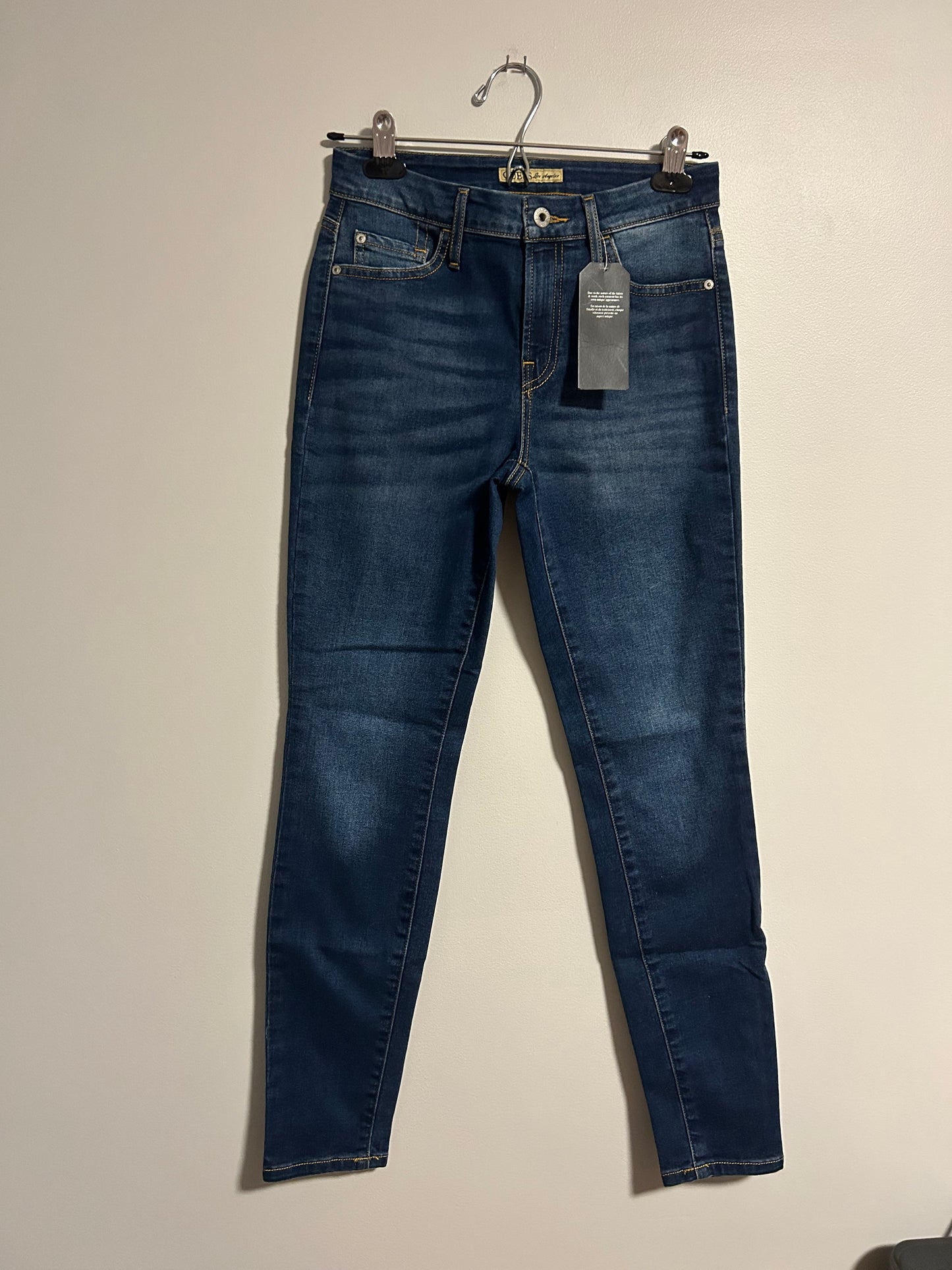 NEW Guess 26 medium wash curvy skinny jeans