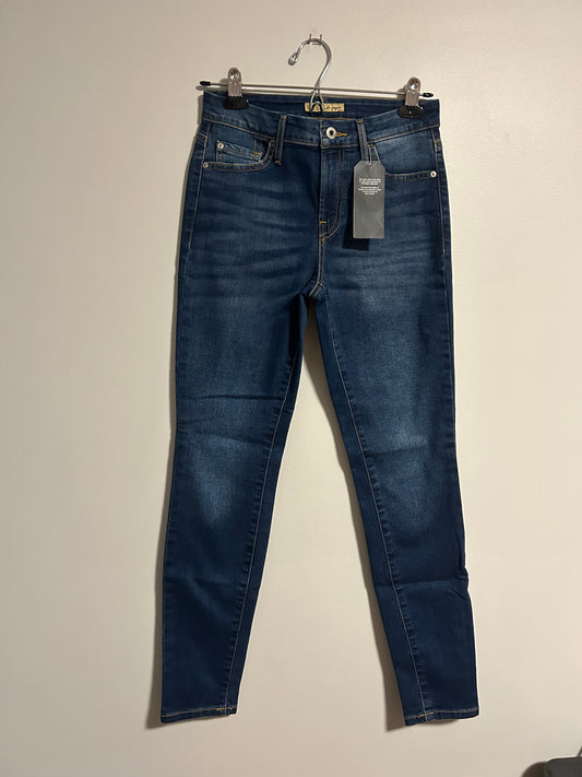 NEW Guess 26 medium wash curvy skinny jeans