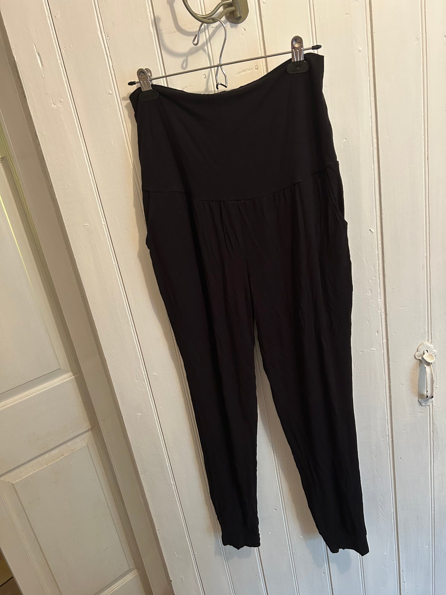 Carry large black bamboo joggers