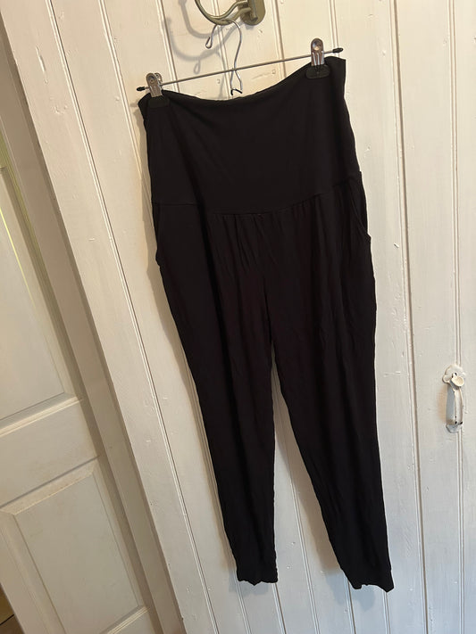 Carry large black bamboo joggers