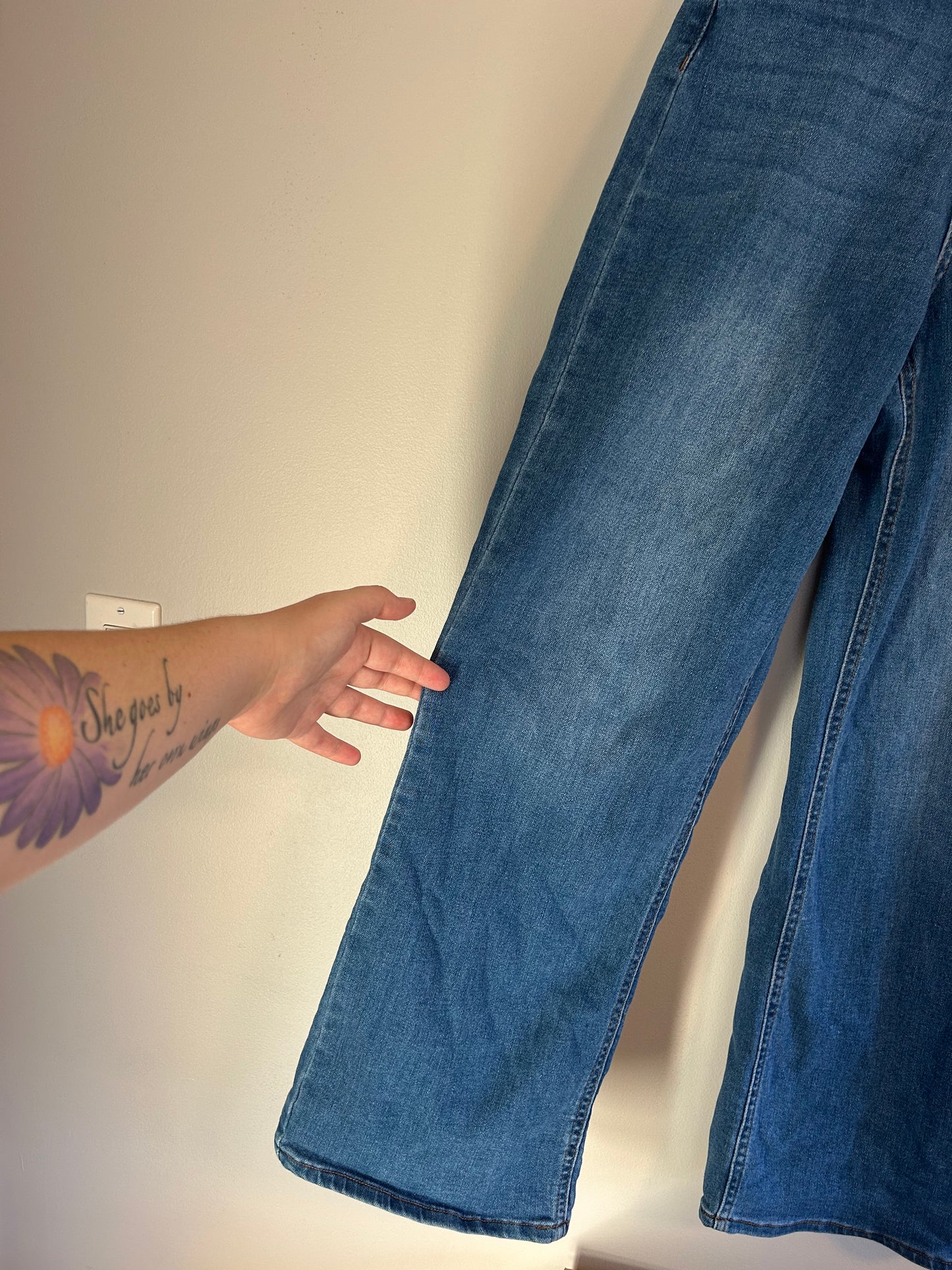 Wax jeans 5 medium wash wide leg jeans