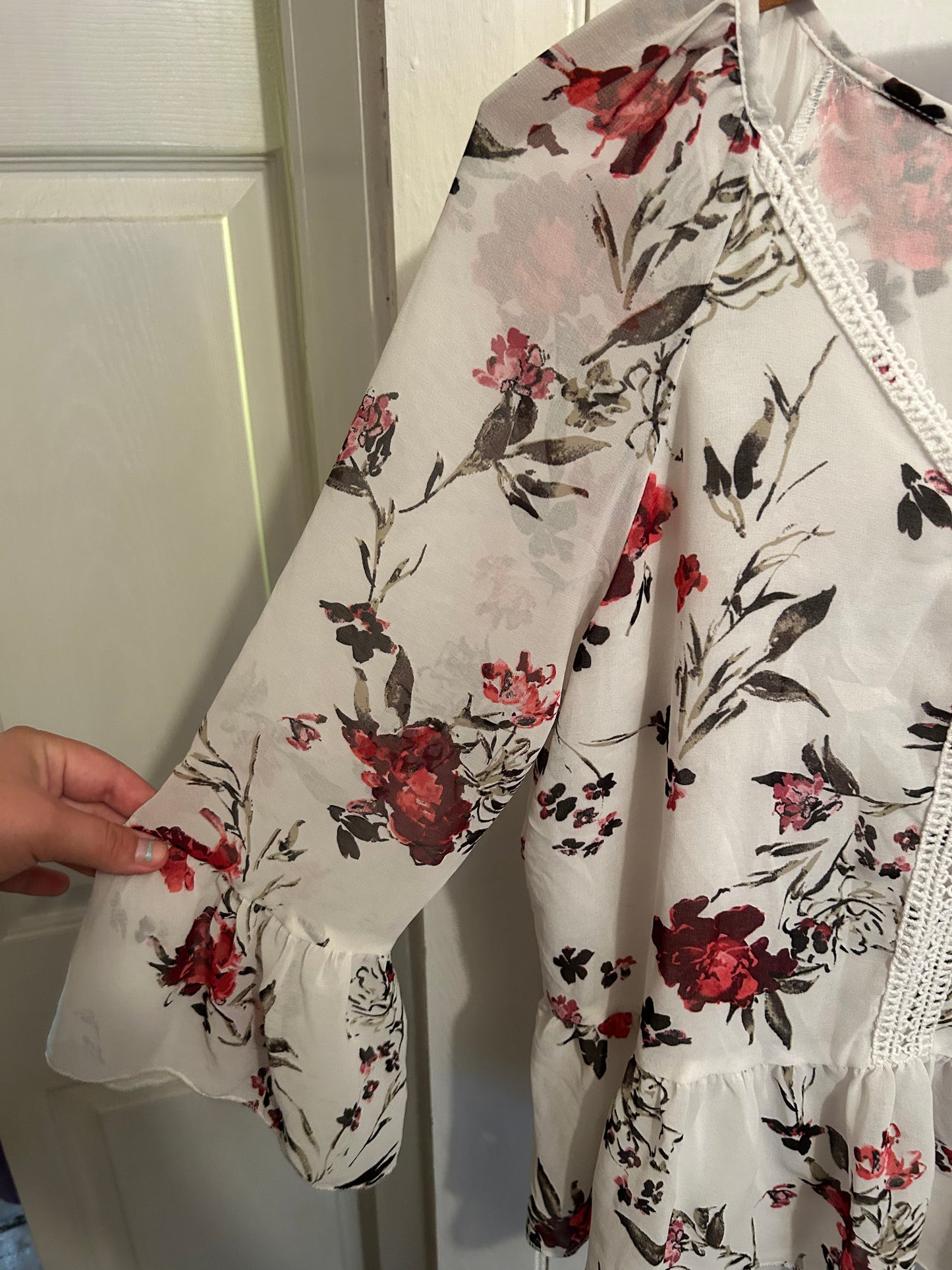 Le château small white & red floral flare sleeve blouse
