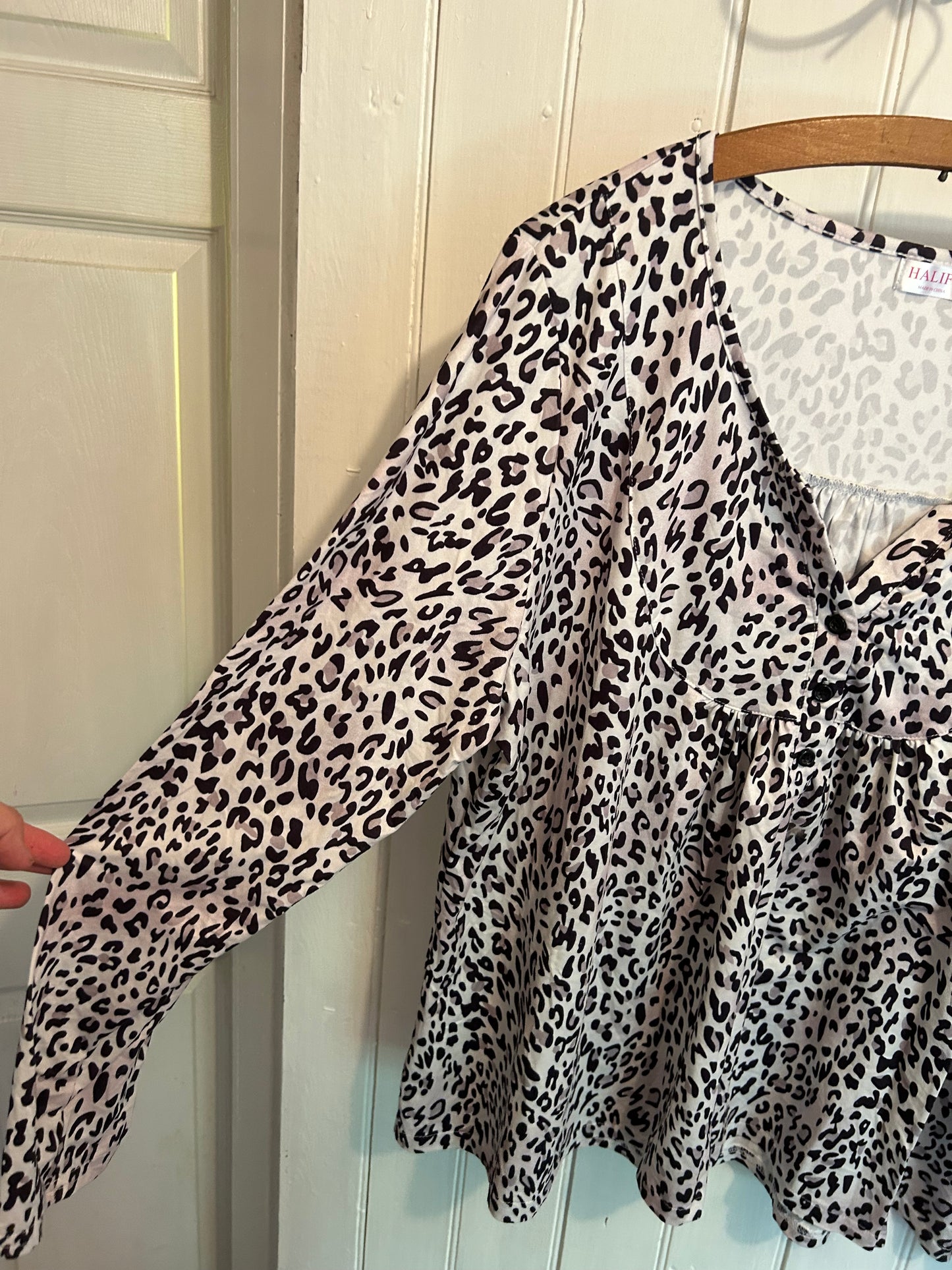 Halife 3x grey cheetah top