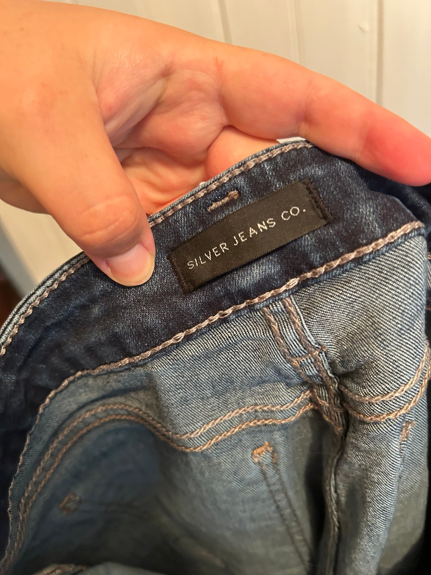 Silver jeans 28 dark wash suki skinny jeans