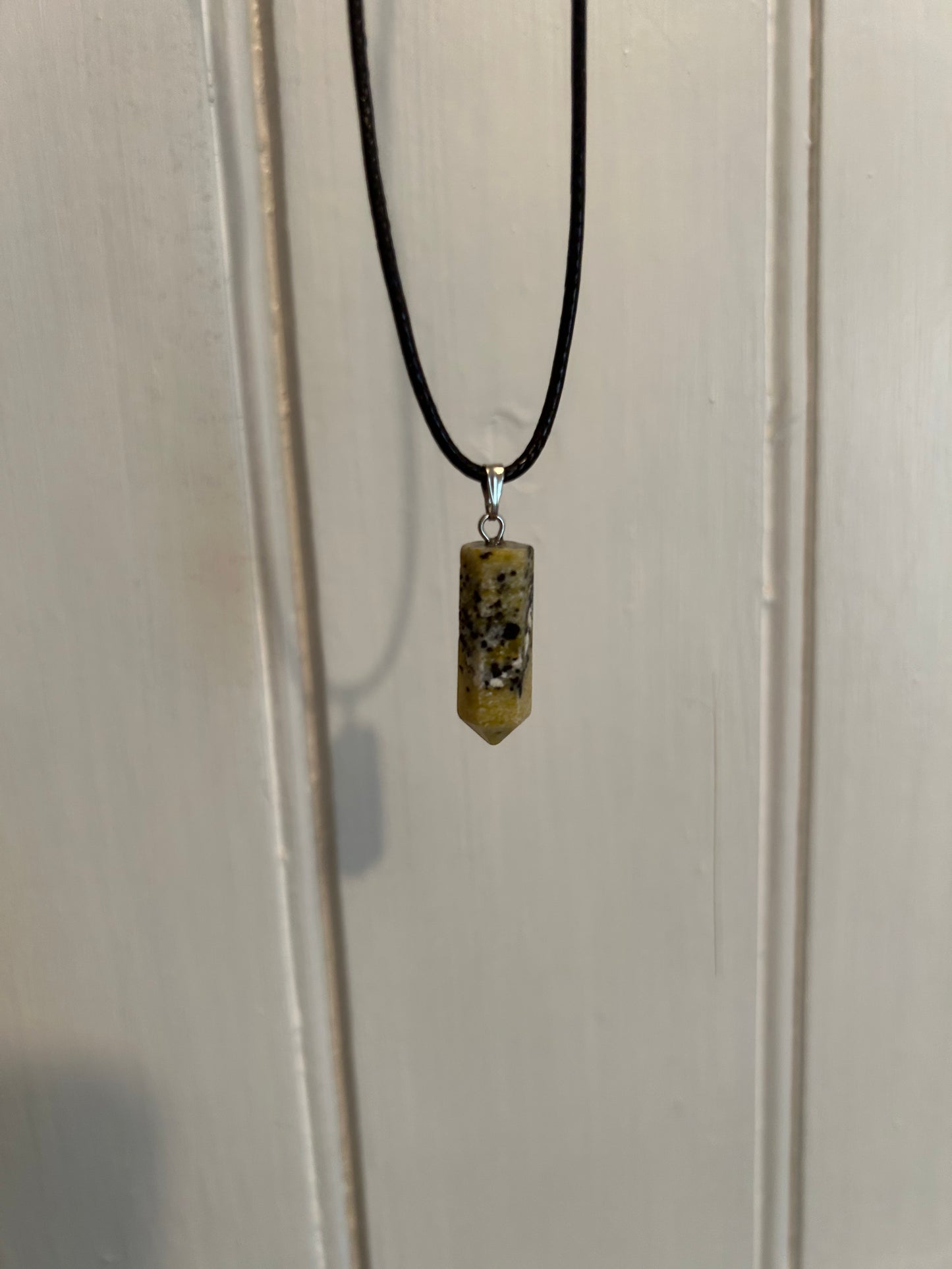 Handmade white & black gemstone pendant necklace