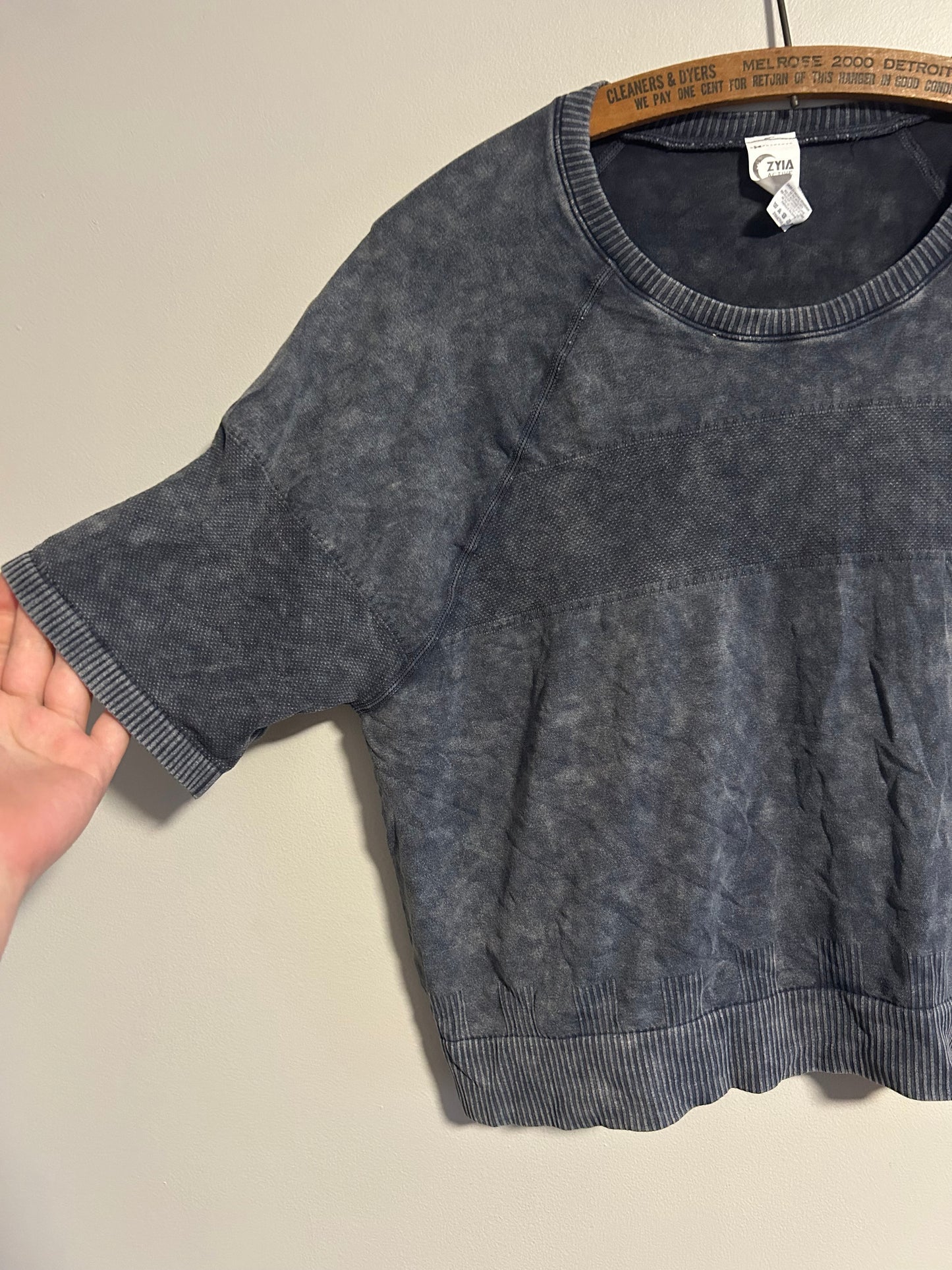 Zyia xl grey athletic crop top