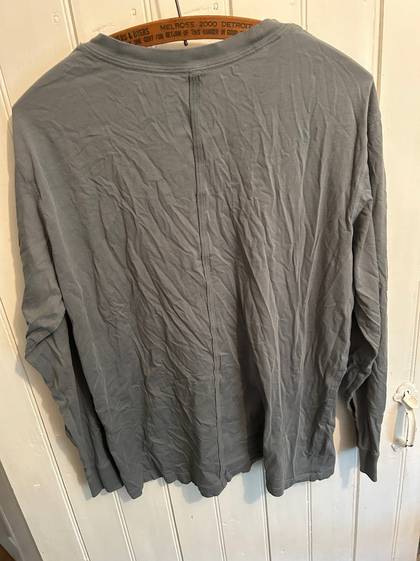 Lululemon 8/10 light blue long sleeve loose fit shirt