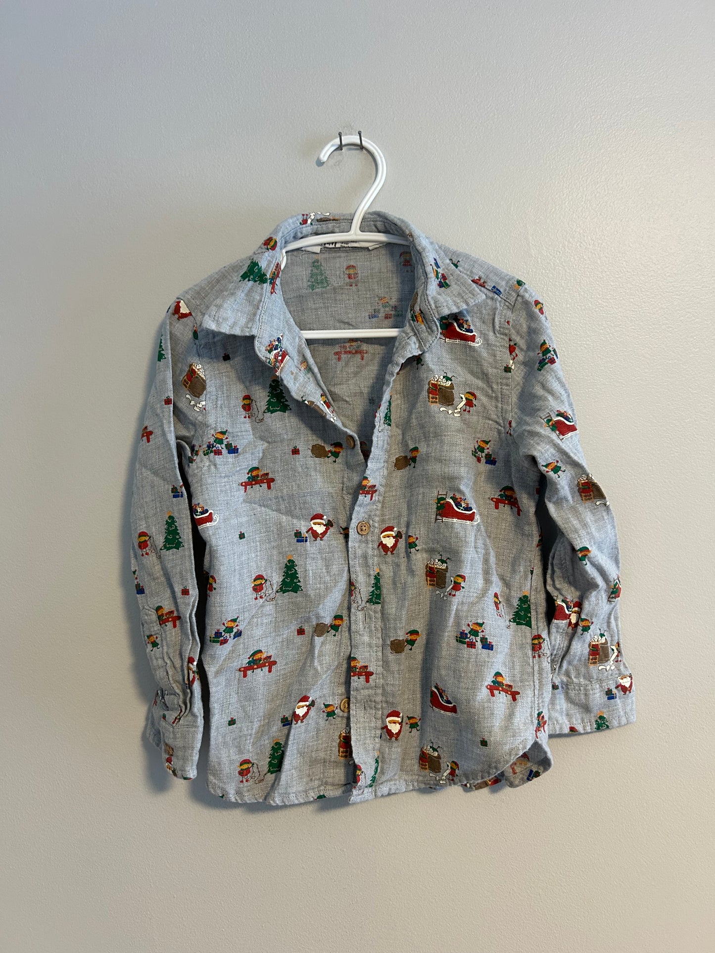 H&M 4/5 Christmas button up shirt