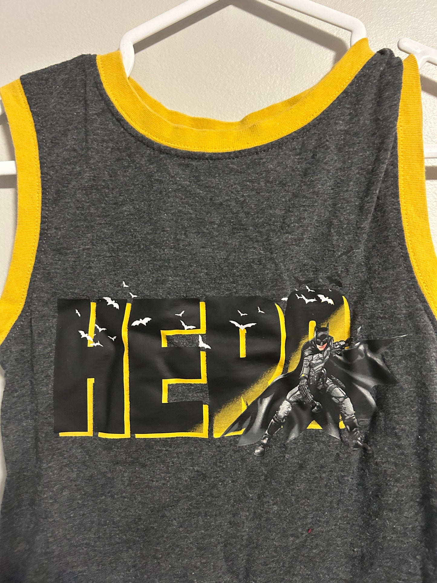 Batman boys 6 grey & yellow tank top