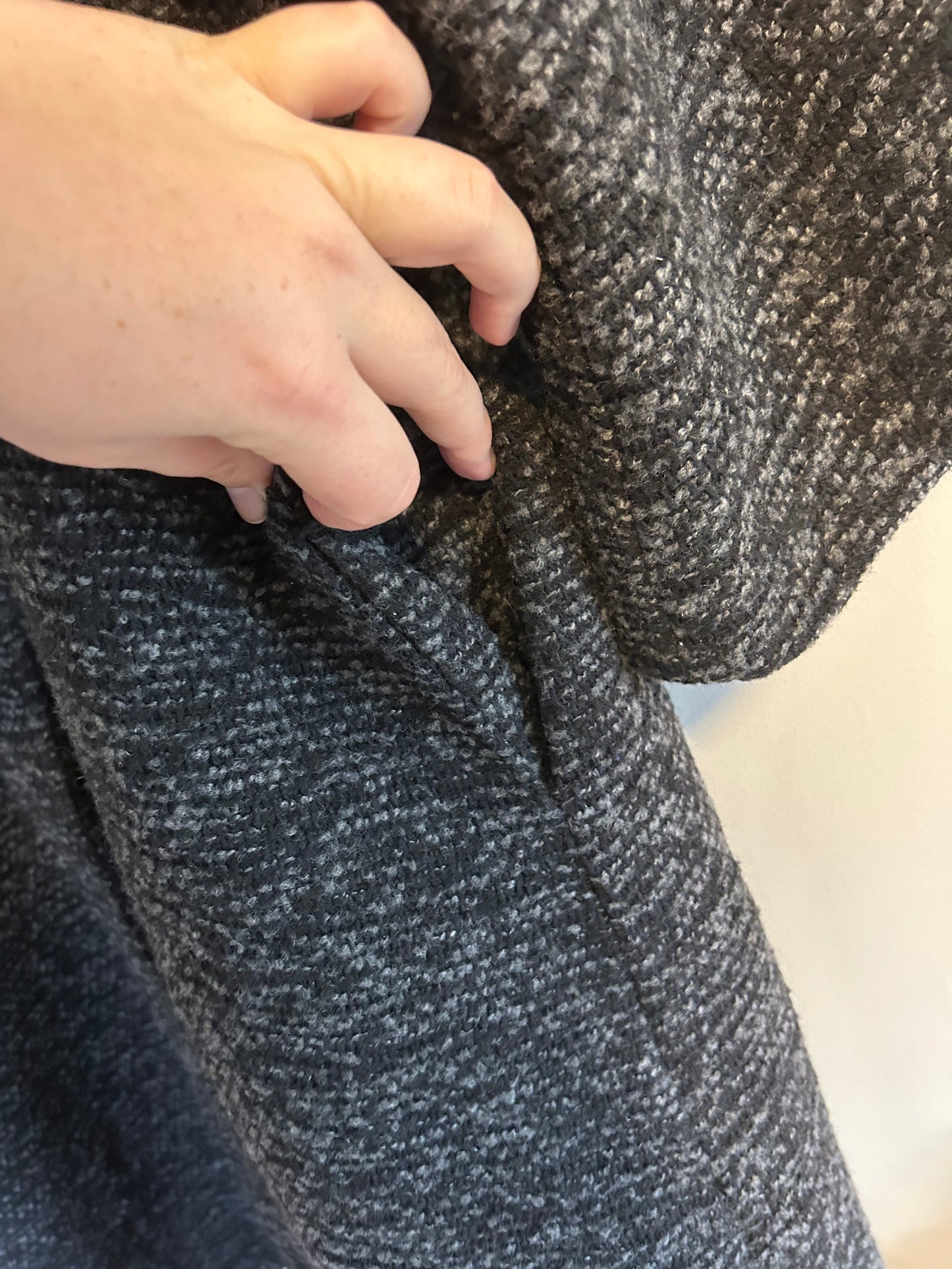 Jing xiu xl black knit 3/4 length sleeve hooded jacket