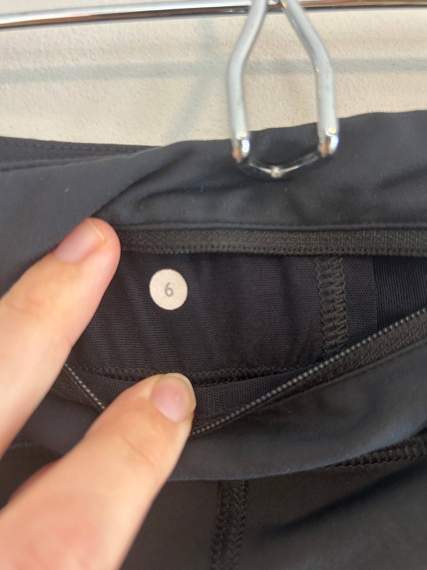 Lululemon 6 black butterfly cropped leggings