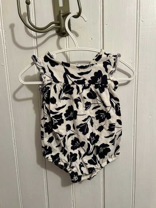 Old navy 0/3m black & white floral romper