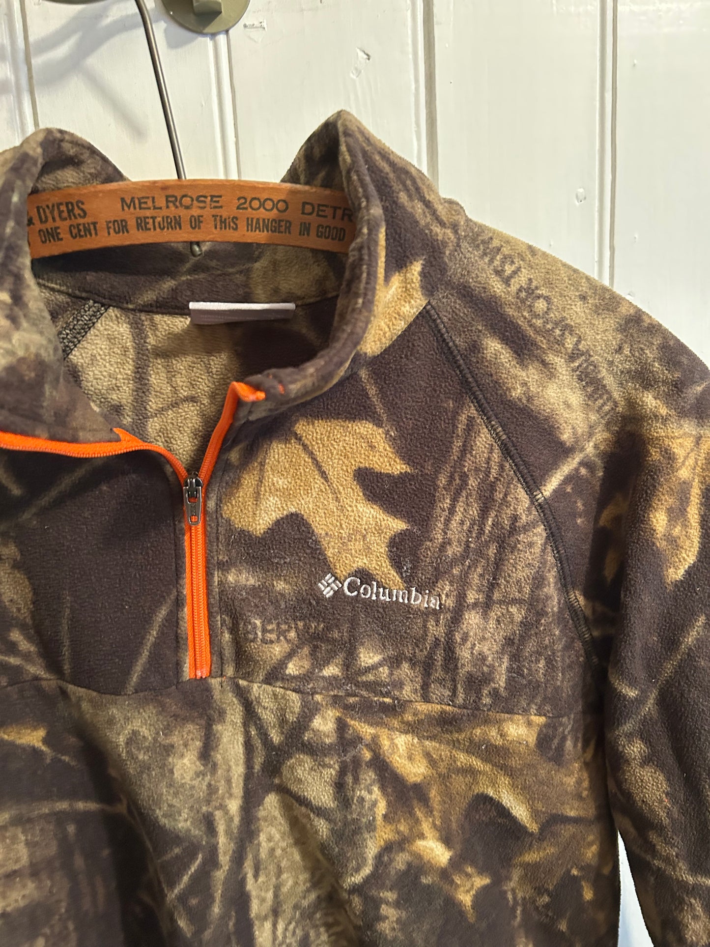 Columbia youth 14/15 camo fleece sweater