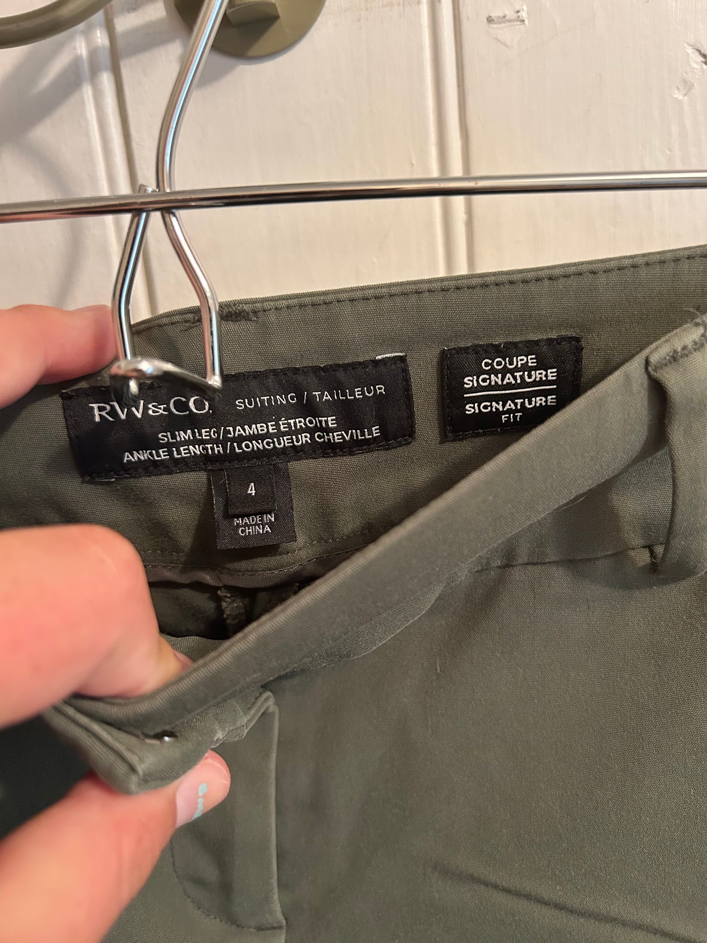 RW&CO 4 olive green slim leg capris