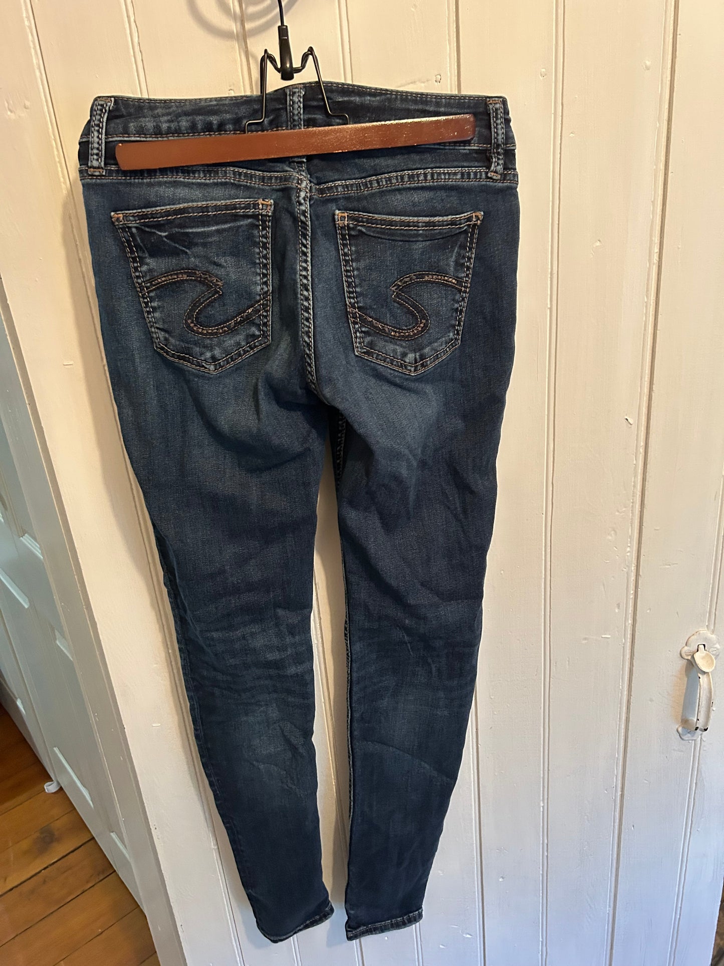 Silver jeans 28 dark wash suki skinny jeans