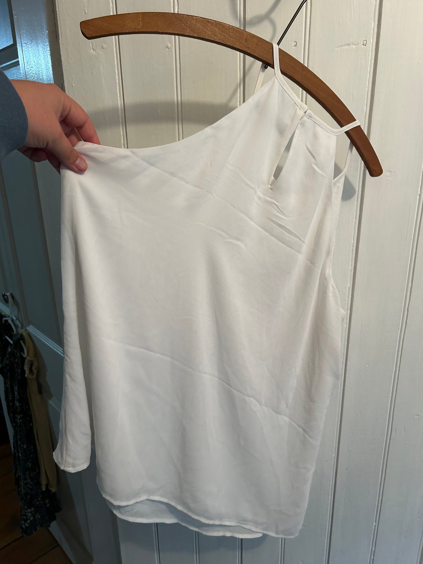 Banana Republic petit large white beaded neckline tank